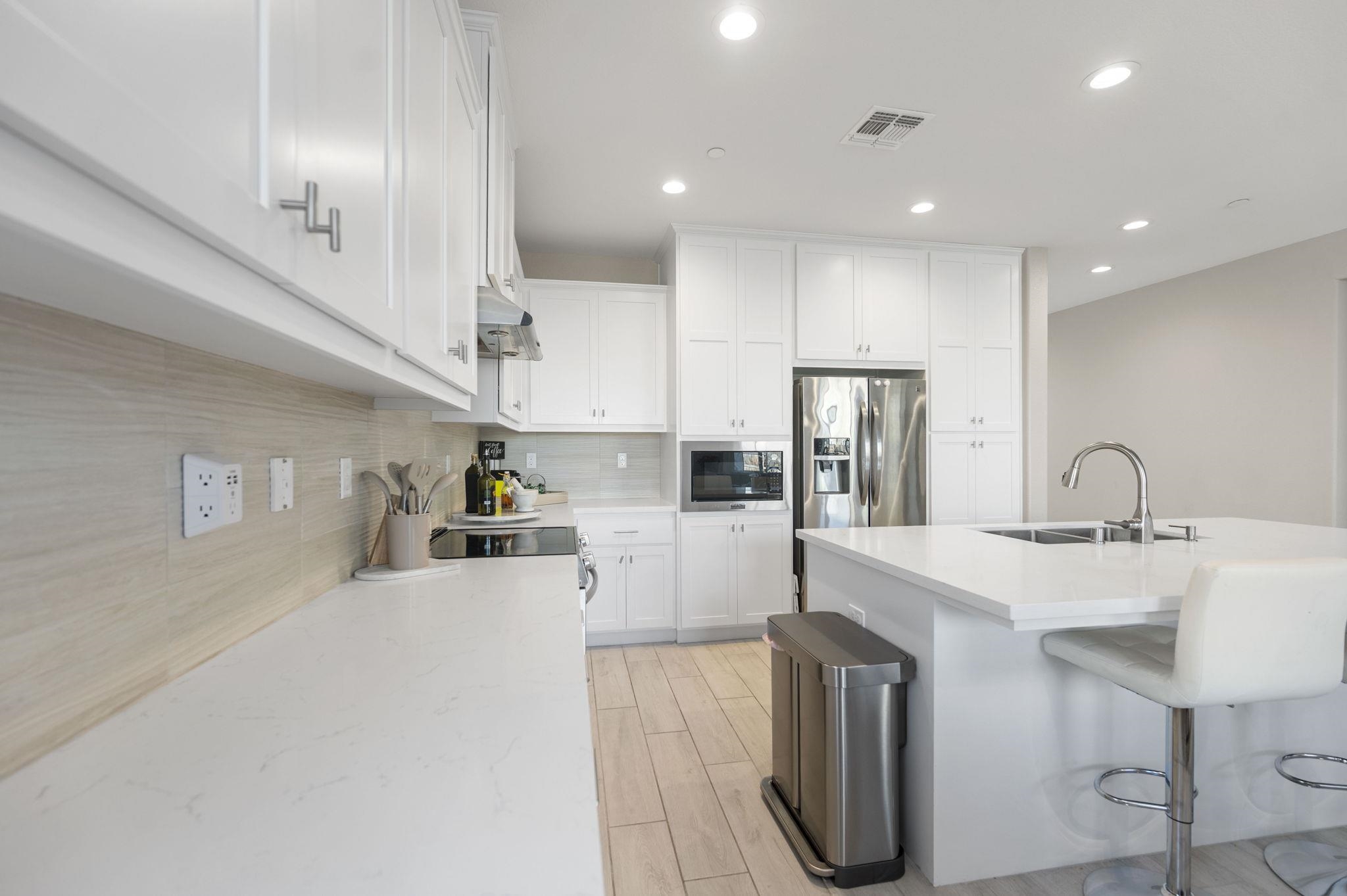 Detail Gallery Image 12 of 40 For 1605 Radiance Ln, Modesto,  CA 95356 - 4 Beds | 2/1 Baths