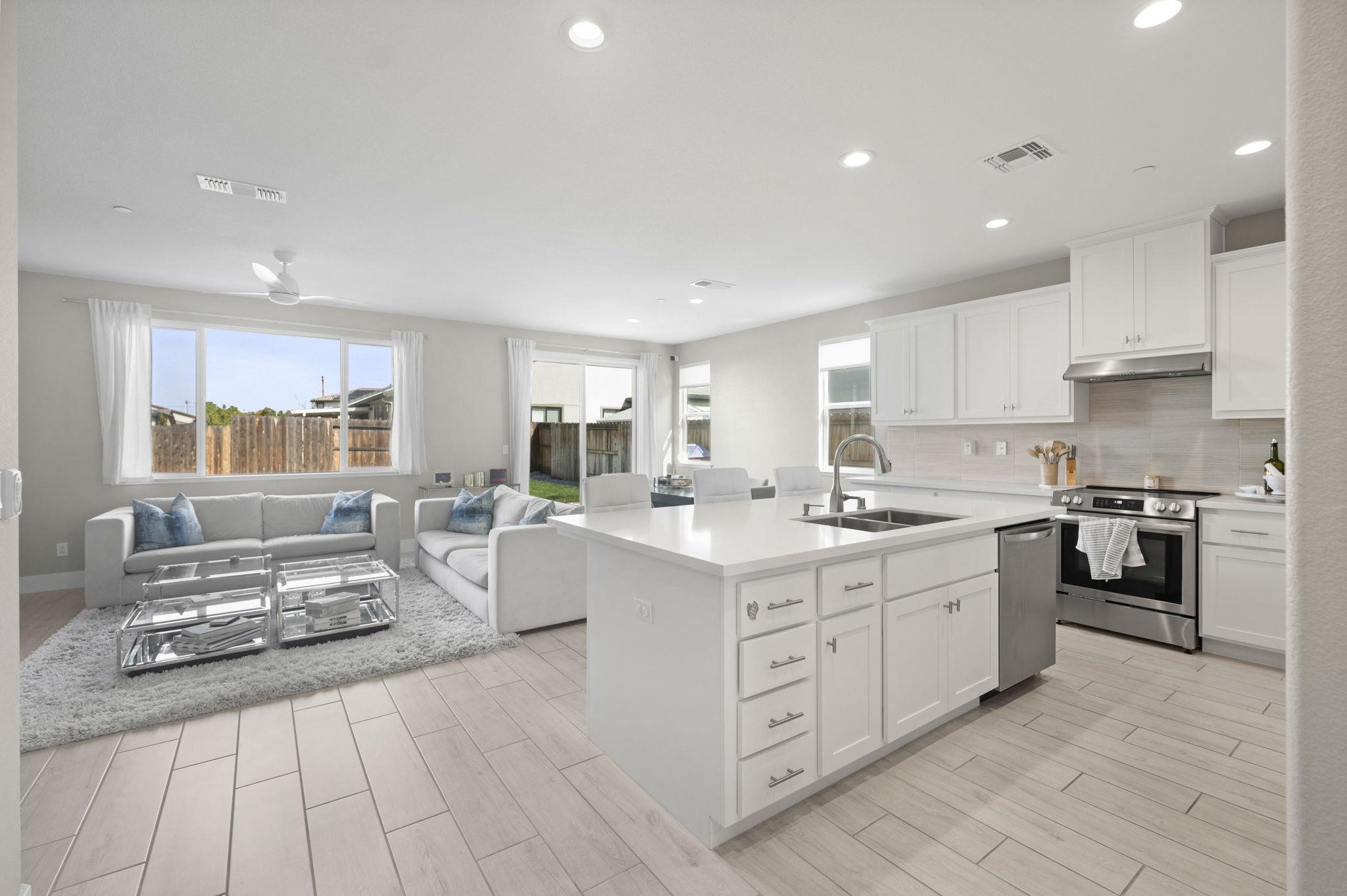 Detail Gallery Image 3 of 40 For 1605 Radiance Ln, Modesto,  CA 95356 - 4 Beds | 2/1 Baths