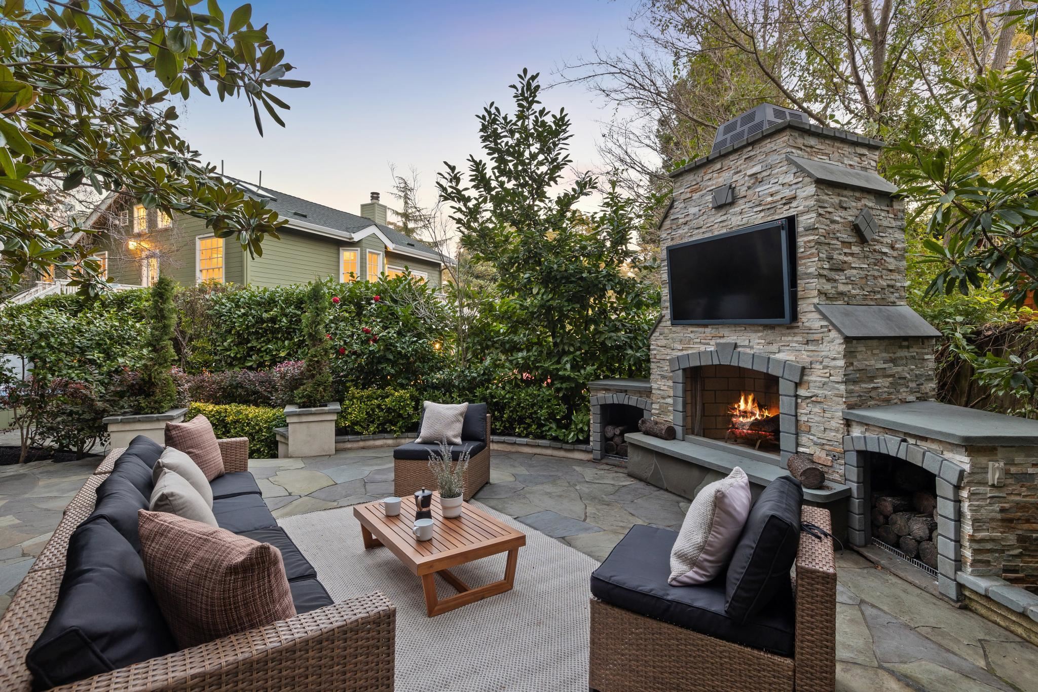 Detail Gallery Image 2 of 60 For 165 Cross Rd, Oakland,  CA 94618 - 4 Beds | 3 Baths