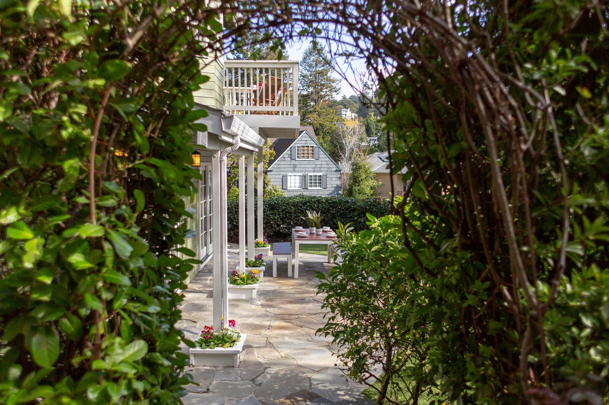 Detail Gallery Image 19 of 60 For 165 Cross Rd, Oakland,  CA 94618 - 4 Beds | 3 Baths