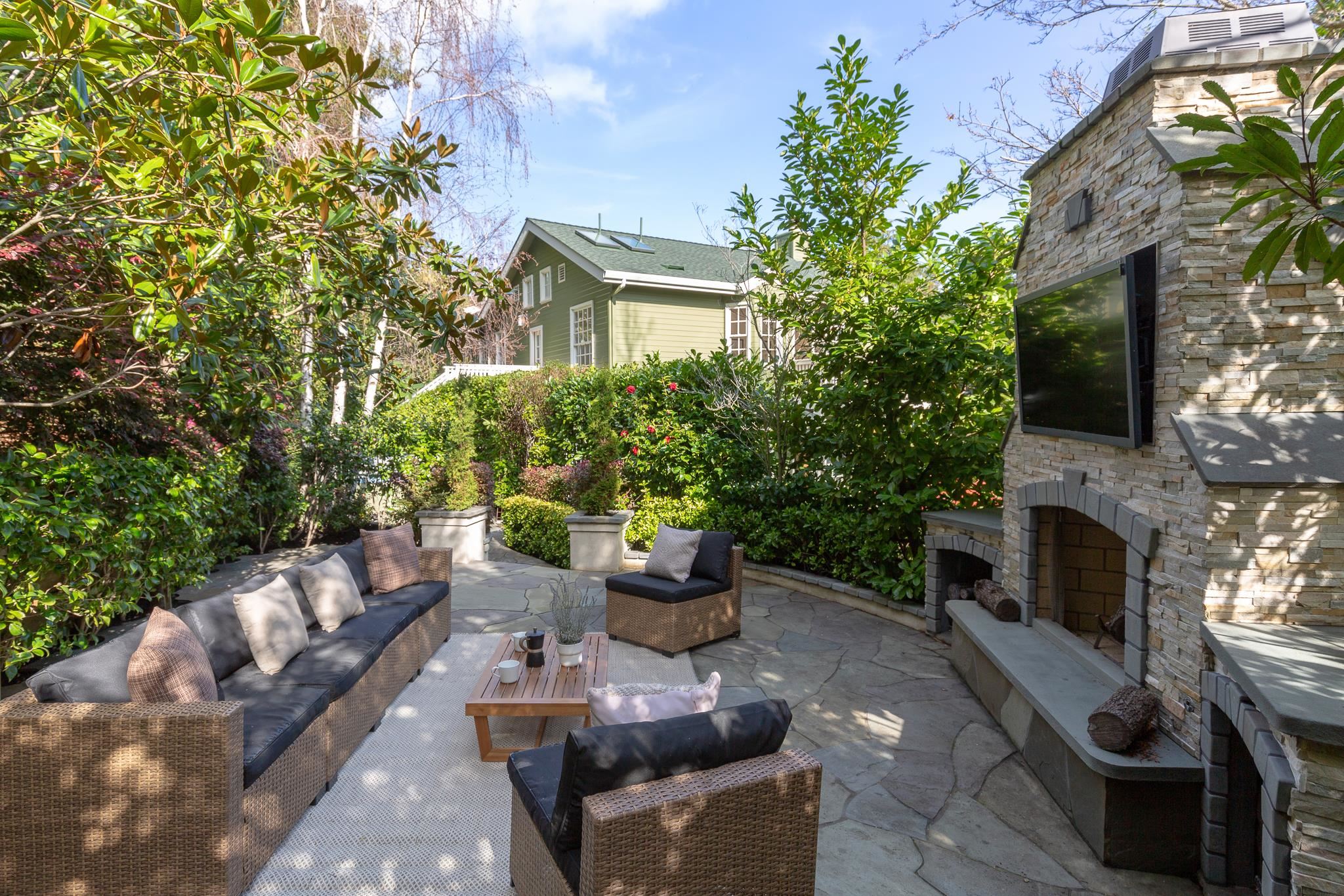 Detail Gallery Image 23 of 60 For 165 Cross Rd, Oakland,  CA 94618 - 4 Beds | 3 Baths