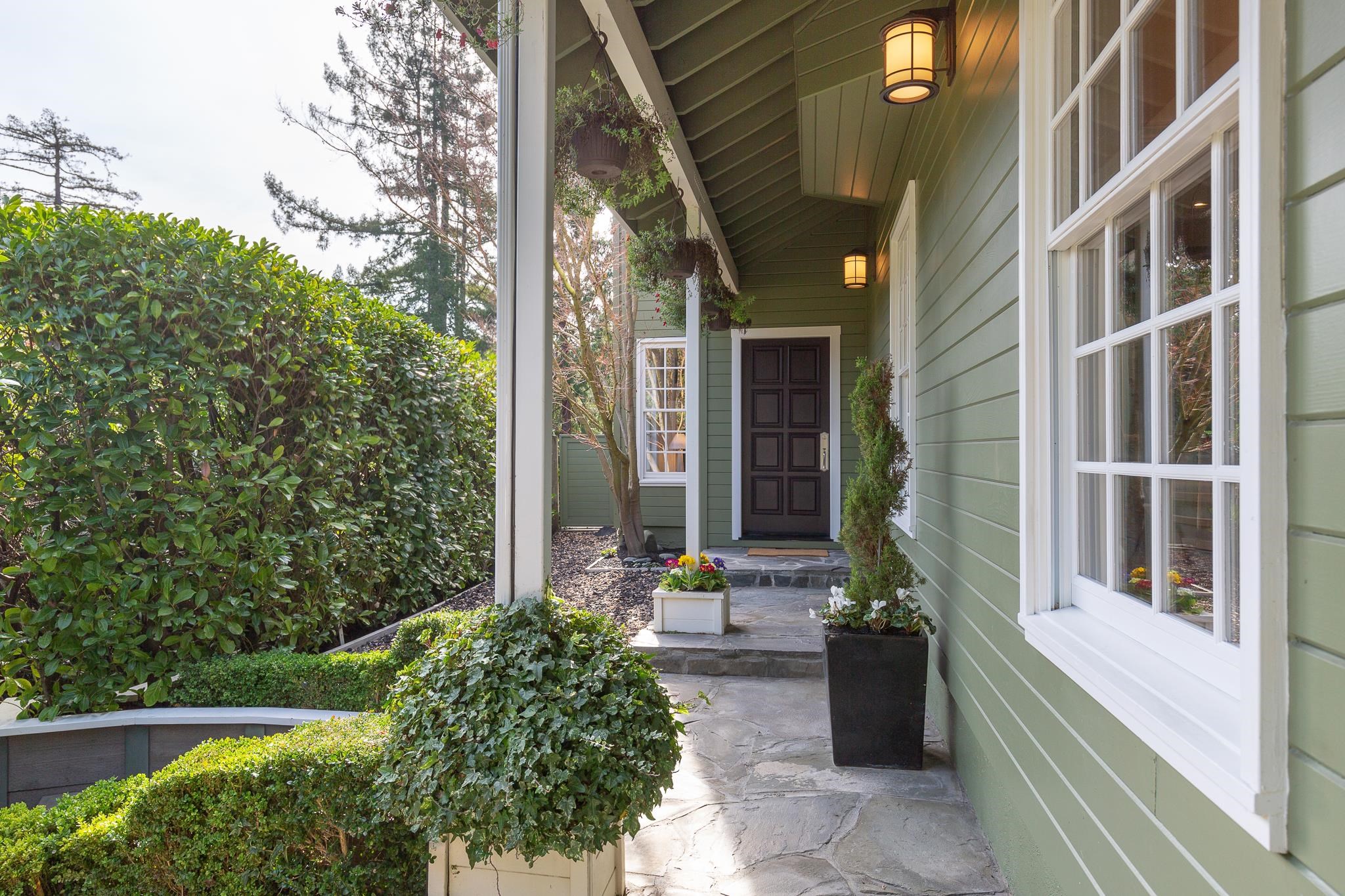 Detail Gallery Image 5 of 60 For 165 Cross Rd, Oakland,  CA 94618 - 4 Beds | 3 Baths