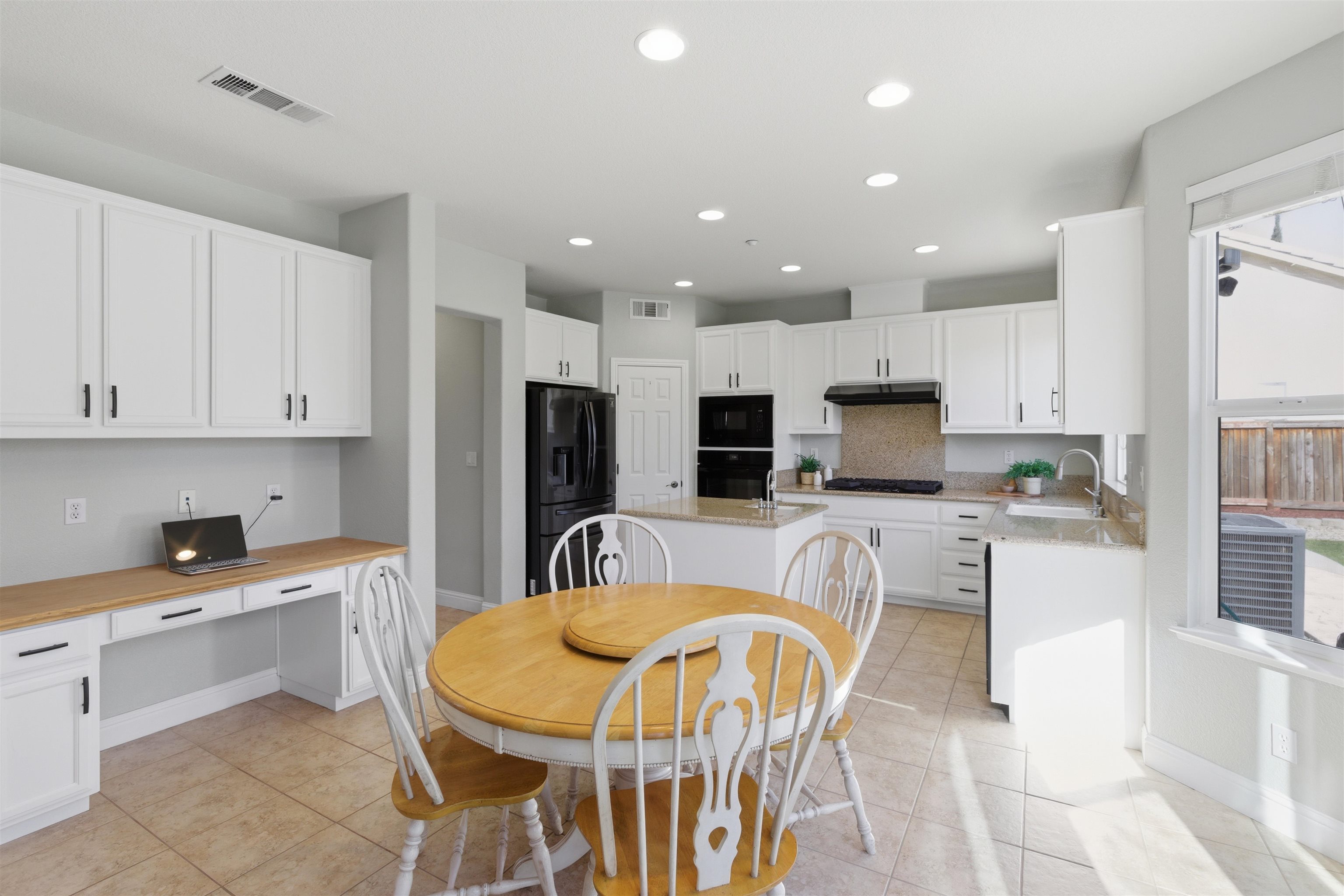 Detail Gallery Image 11 of 54 For 2812 Pristine Way, Brentwood,  CA 94513-1748 - 5 Beds | 3/1 Baths