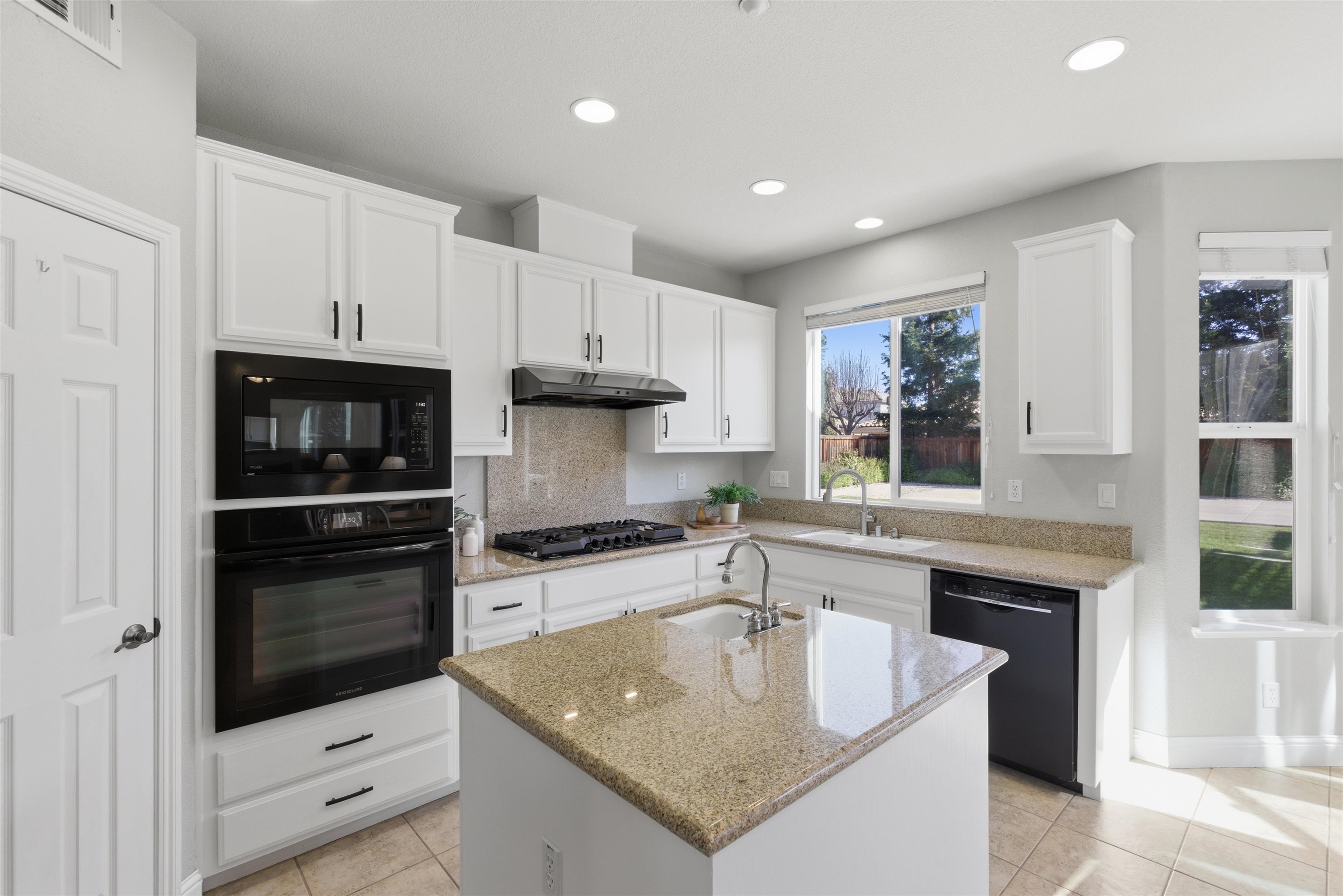 Detail Gallery Image 12 of 54 For 2812 Pristine Way, Brentwood,  CA 94513-1748 - 5 Beds | 3/1 Baths