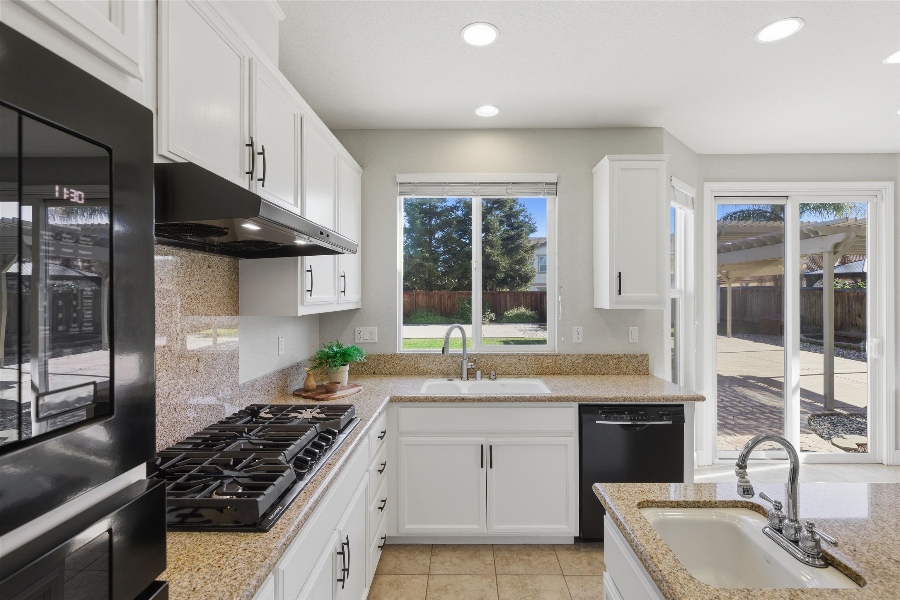 Detail Gallery Image 13 of 54 For 2812 Pristine Way, Brentwood,  CA 94513-1748 - 5 Beds | 3/1 Baths