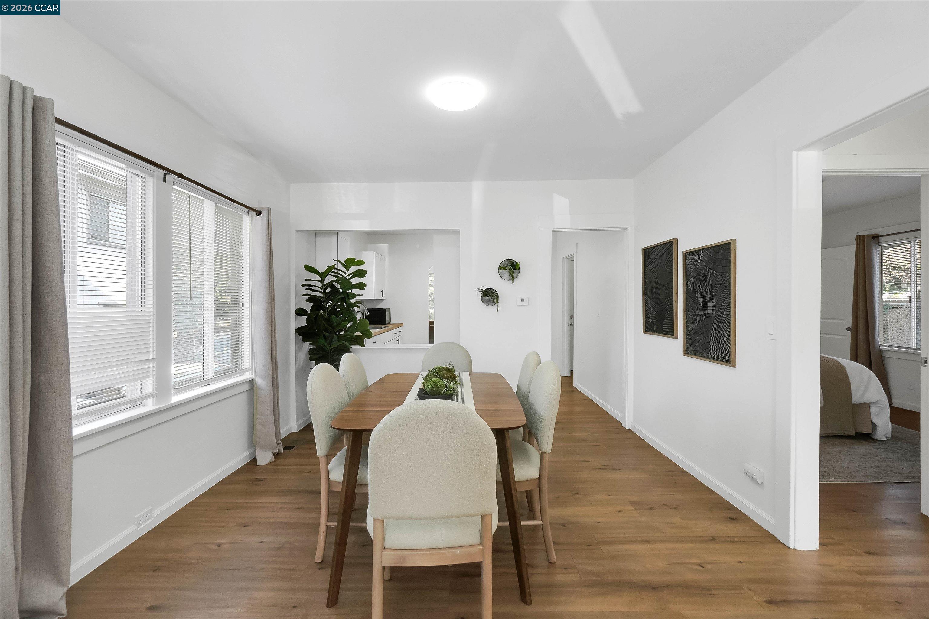 Detail Gallery Image 12 of 45 For 2596 Macarthur Blvd, Oakland,  CA 94602 - 2 Beds | 1 Baths