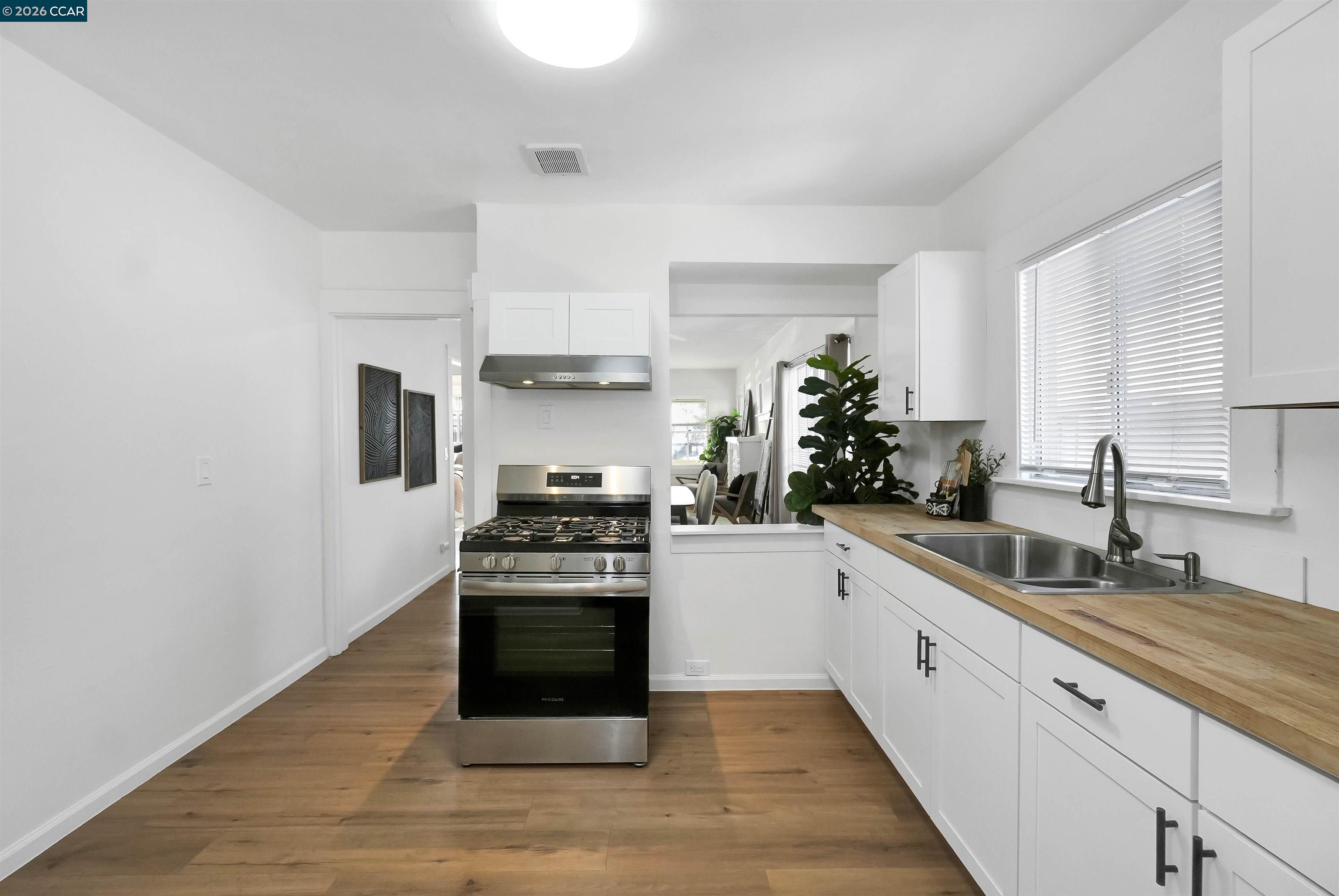 Detail Gallery Image 17 of 45 For 2596 Macarthur Blvd, Oakland,  CA 94602 - 2 Beds | 1 Baths