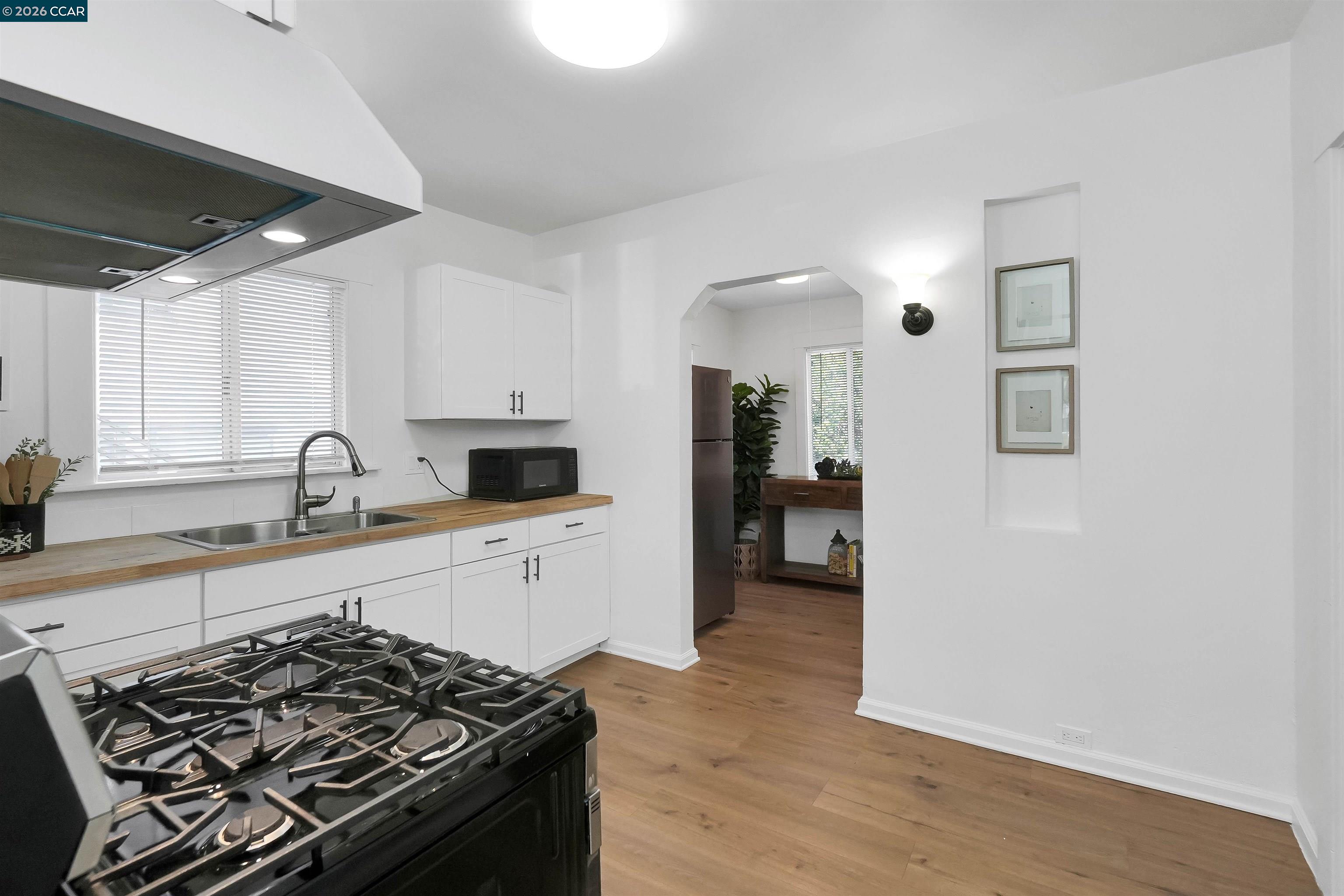 Detail Gallery Image 18 of 48 For 2596 Macarthur Blvd, Oakland,  CA 94602 - 2 Beds | 1 Baths