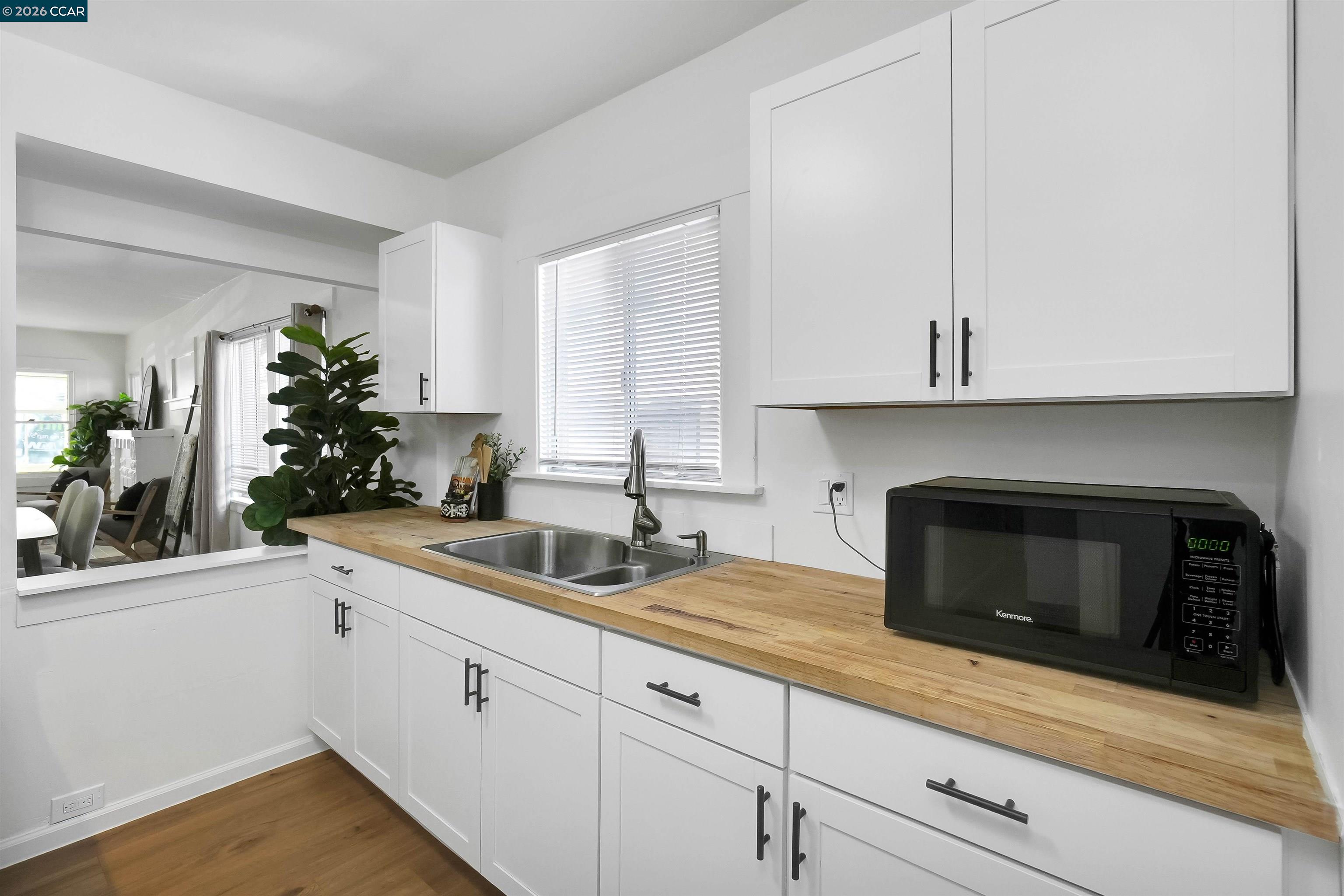 Detail Gallery Image 18 of 45 For 2596 Macarthur Blvd, Oakland,  CA 94602 - 2 Beds | 1 Baths