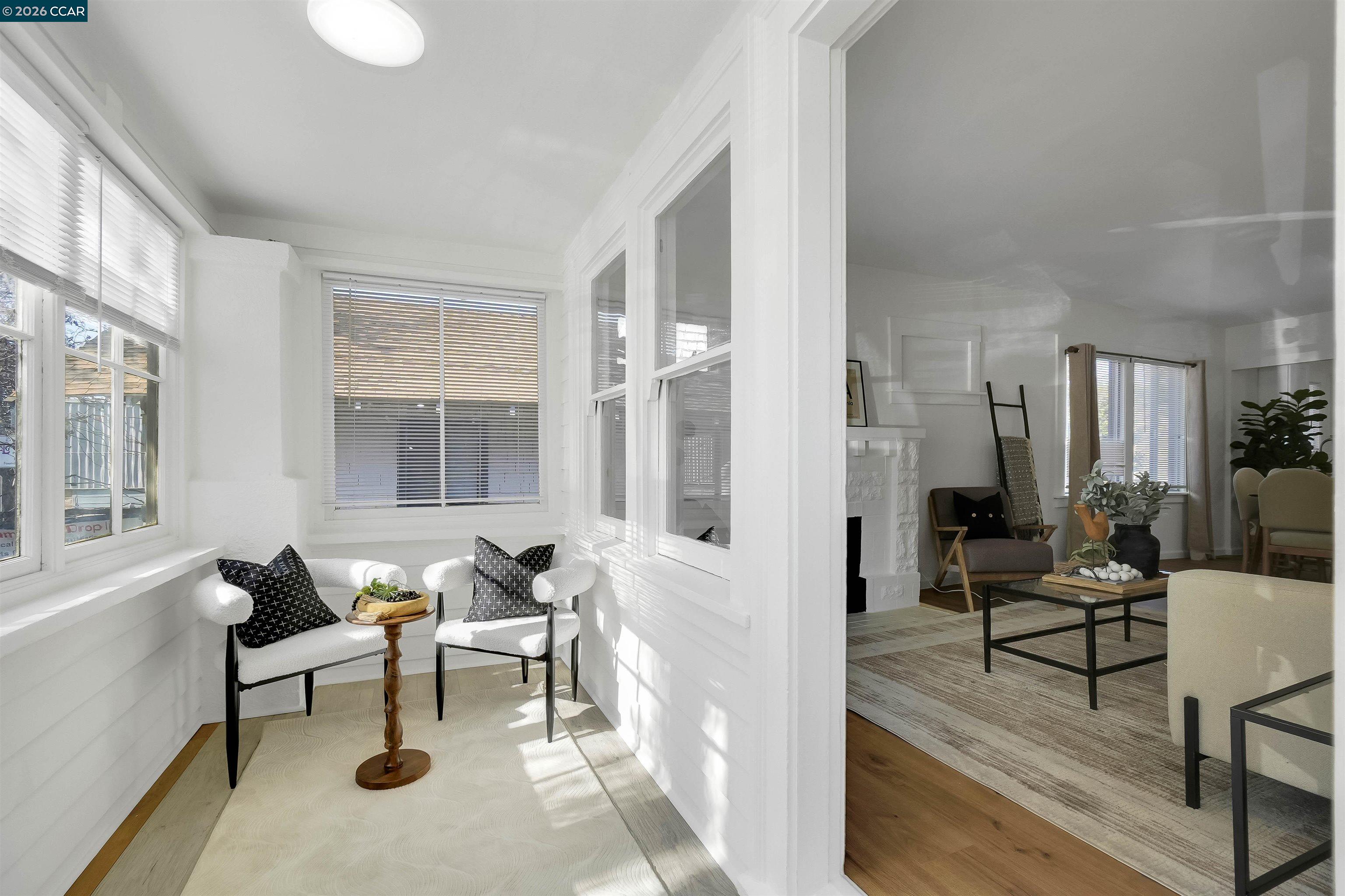 Detail Gallery Image 4 of 45 For 2596 Macarthur Blvd, Oakland,  CA 94602 - 2 Beds | 1 Baths