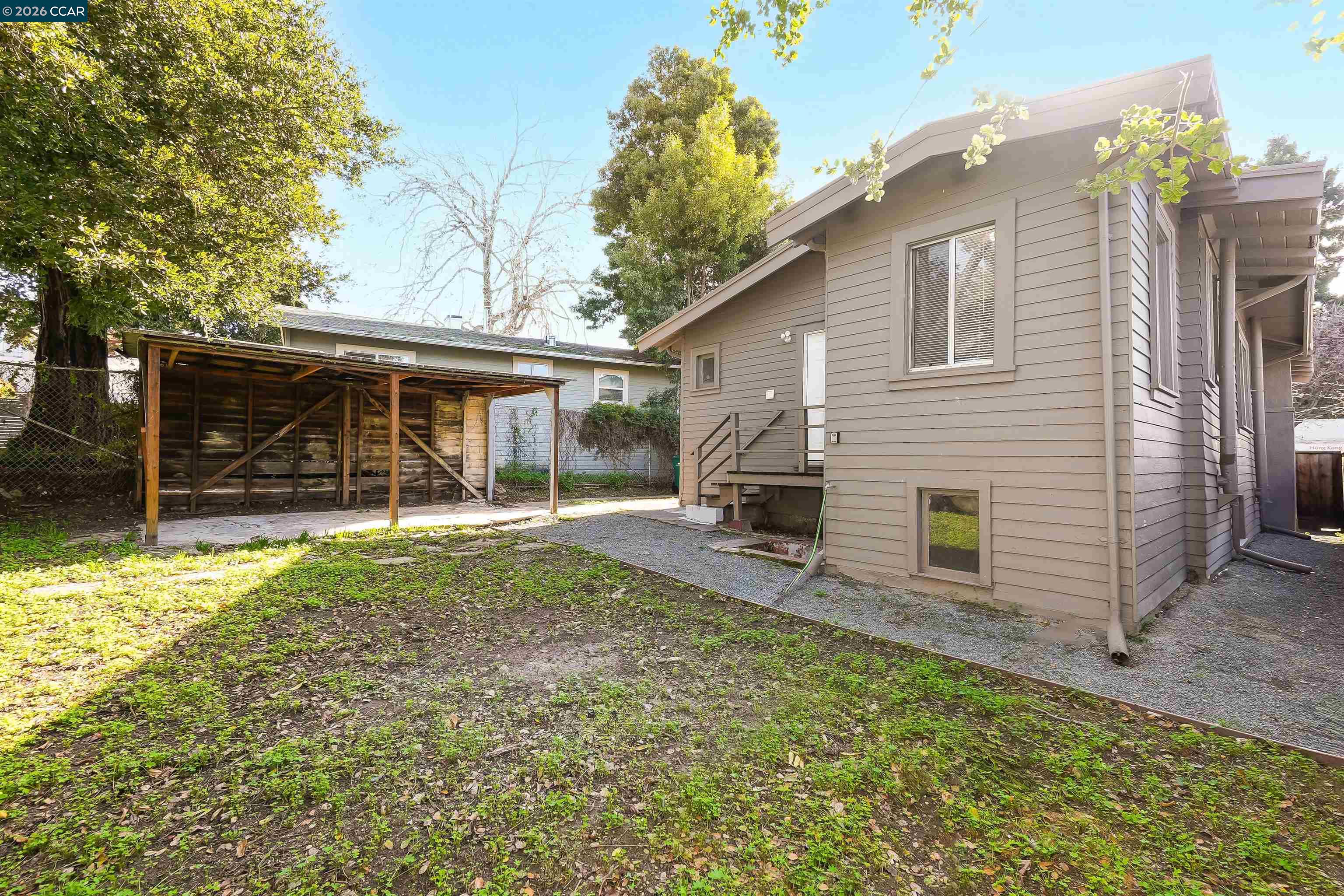 Detail Gallery Image 37 of 45 For 2596 Macarthur Blvd, Oakland,  CA 94602 - 2 Beds | 1 Baths