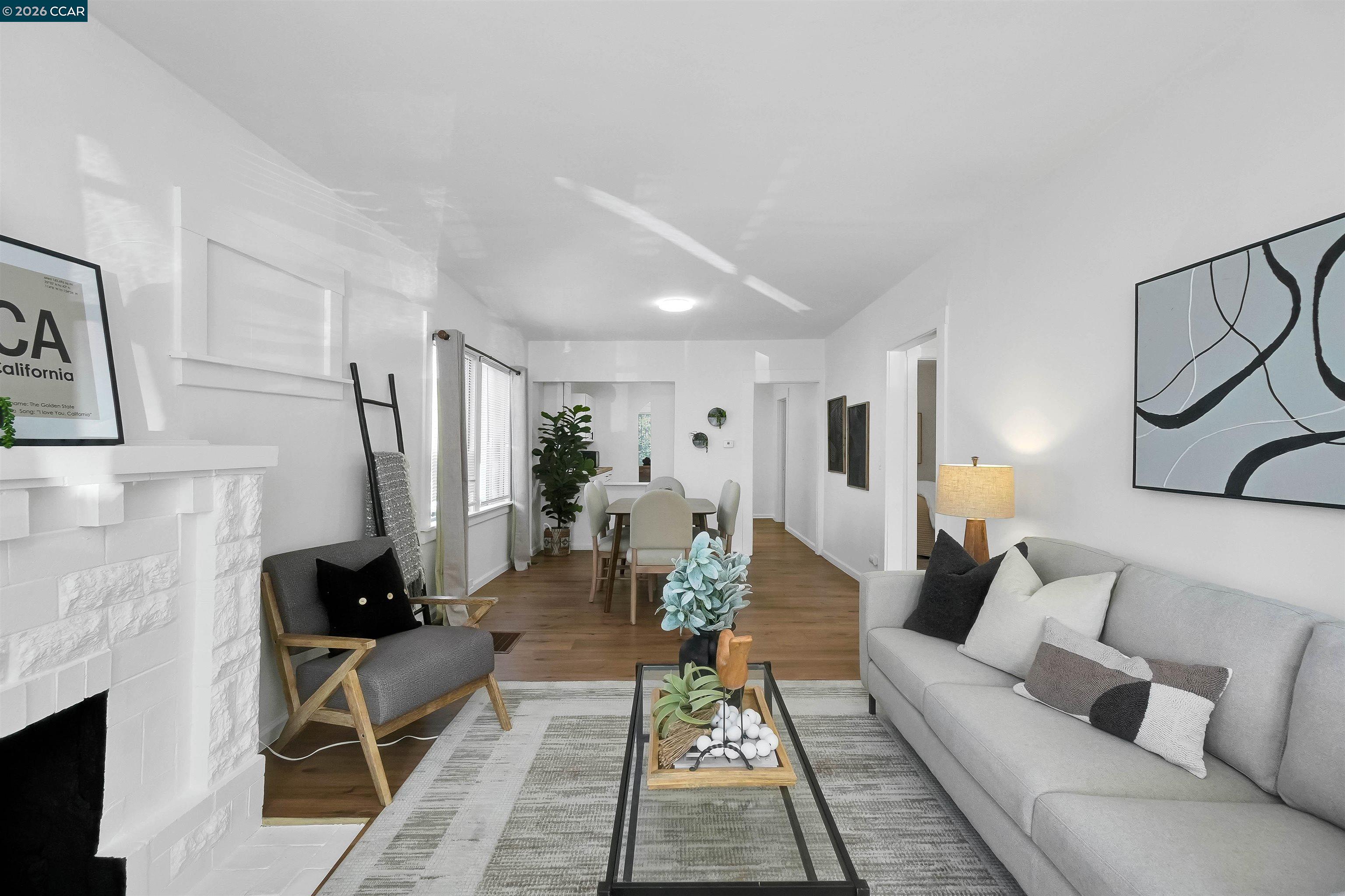 Detail Gallery Image 8 of 45 For 2596 Macarthur Blvd, Oakland,  CA 94602 - 2 Beds | 1 Baths