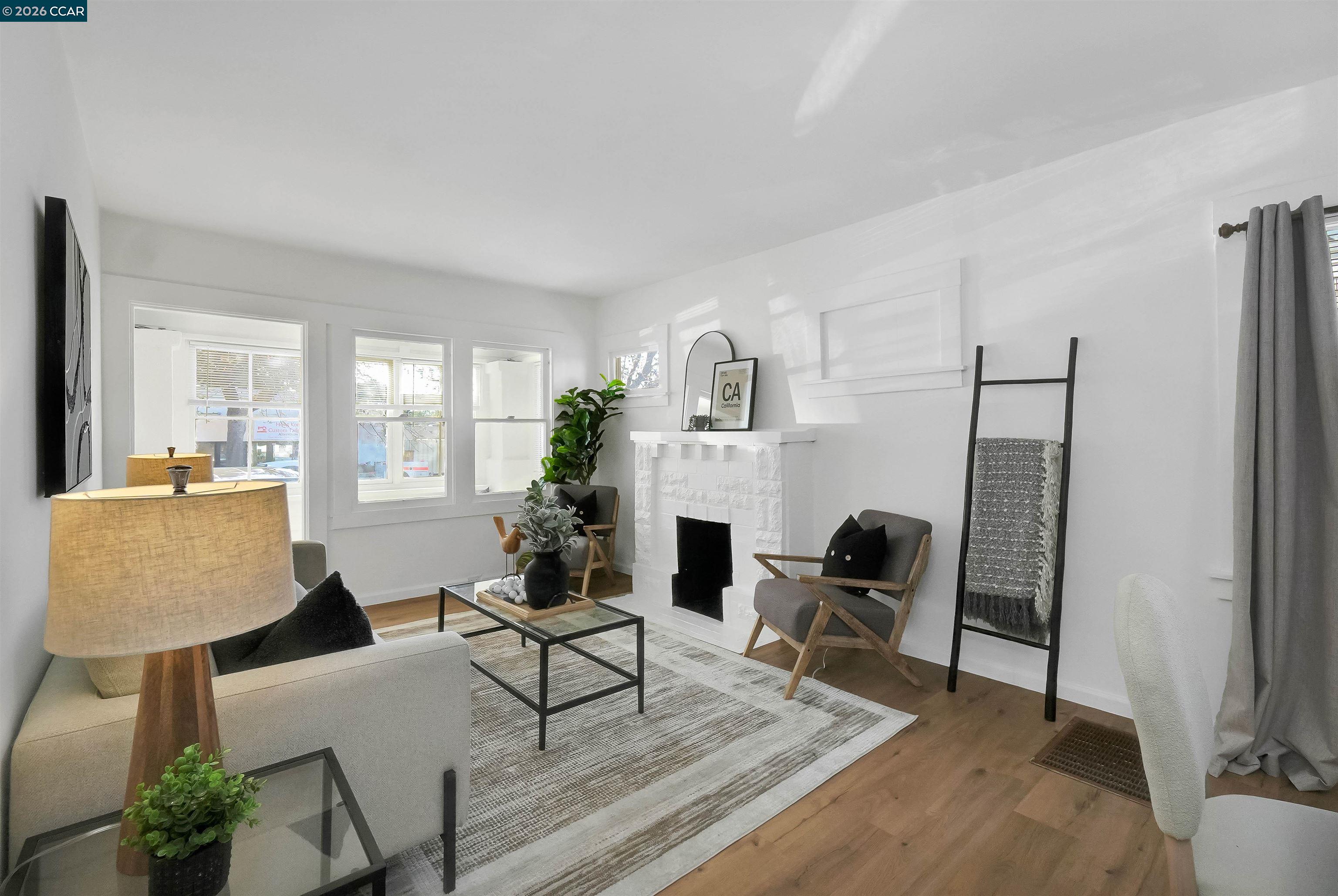 Detail Gallery Image 10 of 45 For 2596 Macarthur Blvd, Oakland,  CA 94602 - 2 Beds | 1 Baths