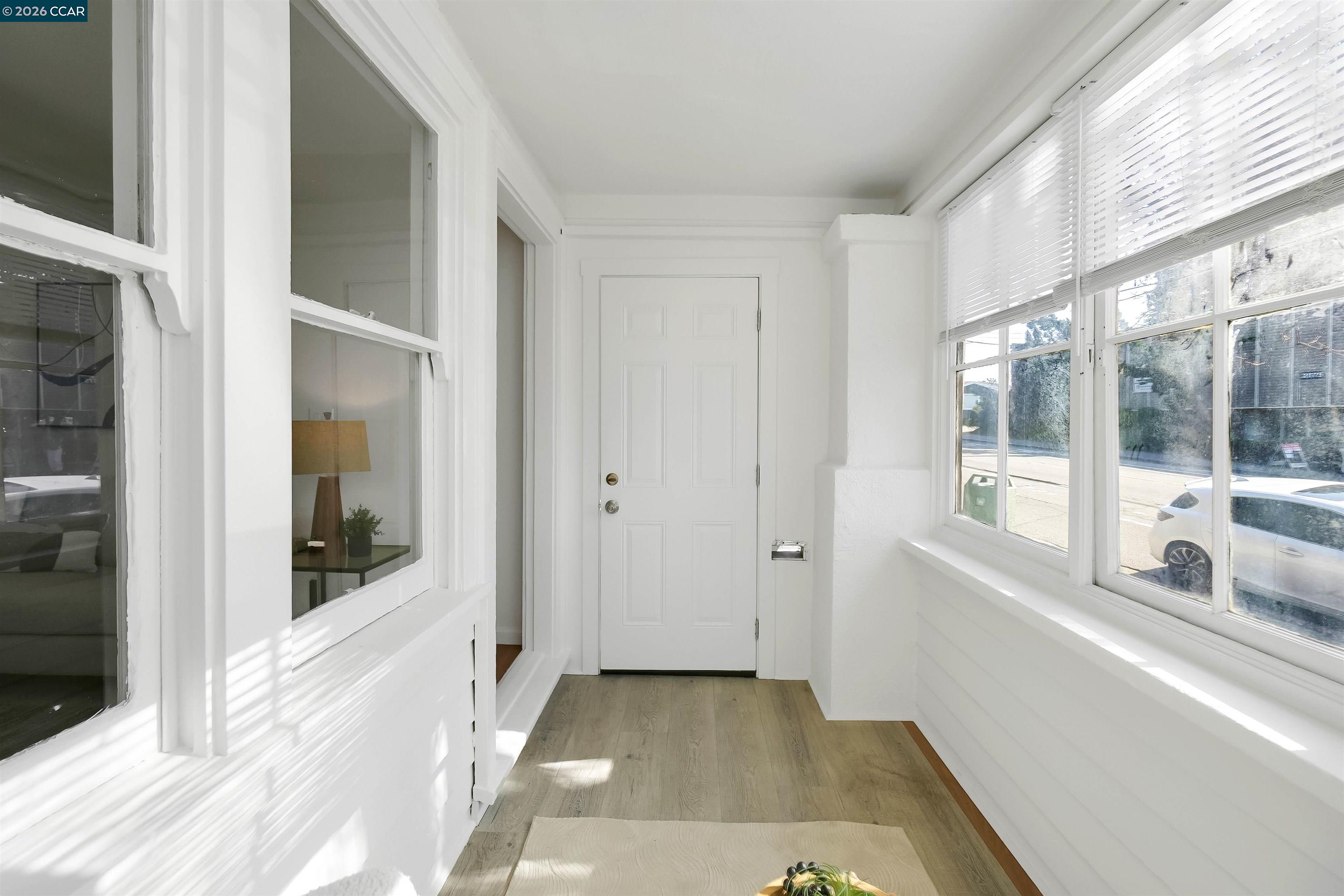 Detail Gallery Image 10 of 48 For 2596 Macarthur Blvd, Oakland,  CA 94602 - 2 Beds | 1 Baths