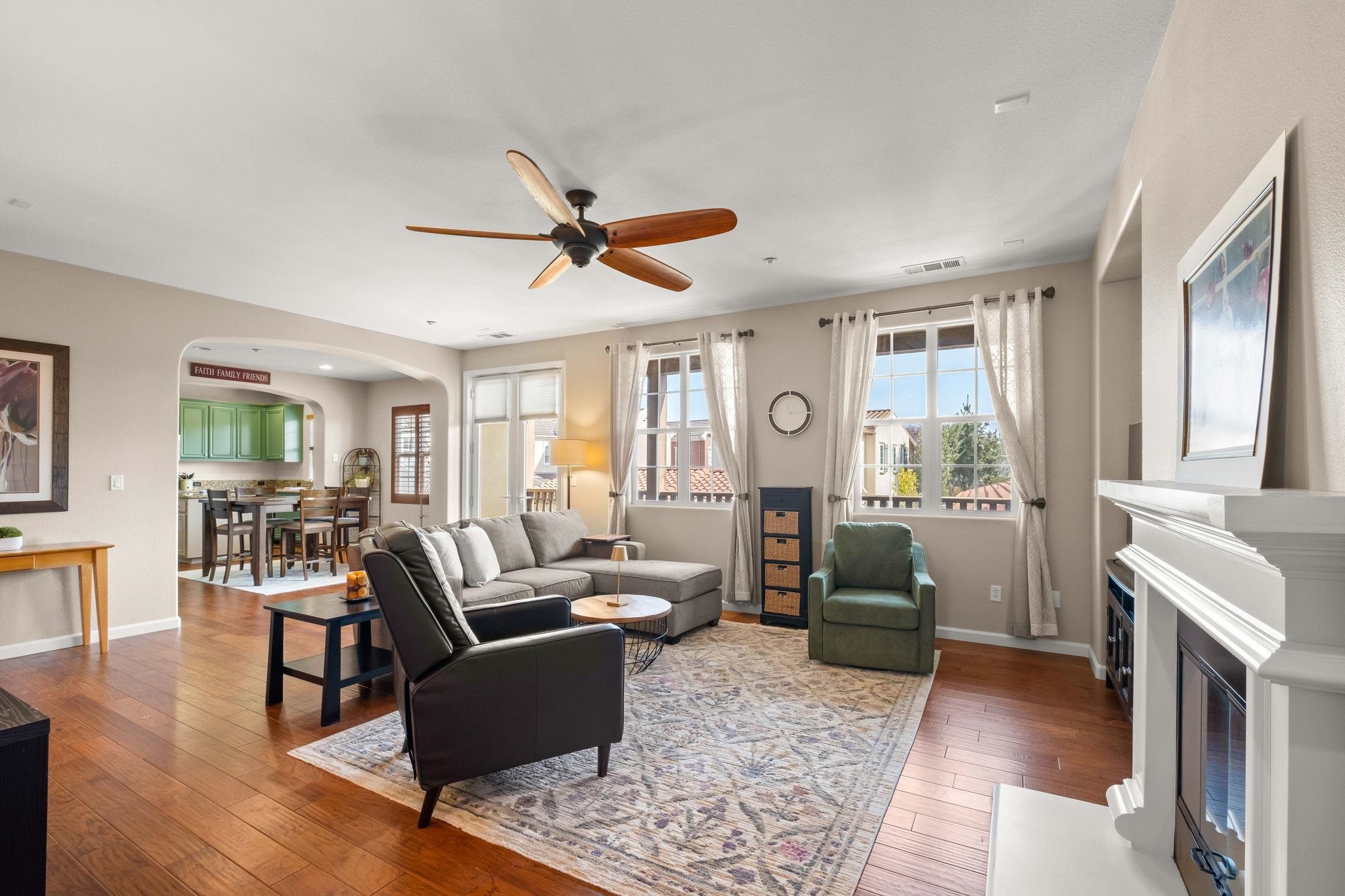 Detail Gallery Image 7 of 22 For 7742 Stoneleaf Rd, San Ramon,  CA 94582 - 2 Beds | 2/1 Baths