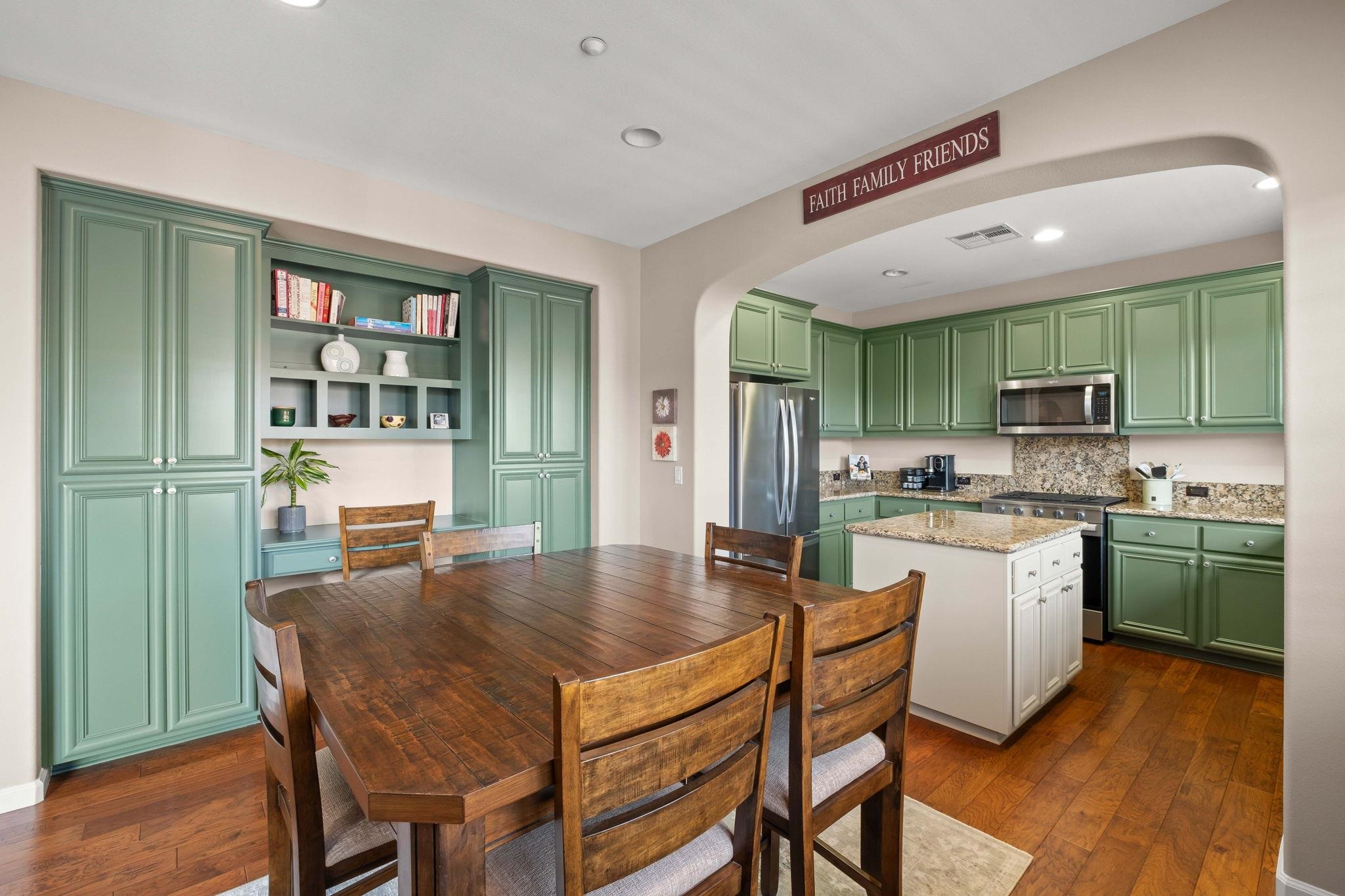 Detail Gallery Image 10 of 22 For 7742 Stoneleaf Rd, San Ramon,  CA 94582 - 2 Beds | 2/1 Baths