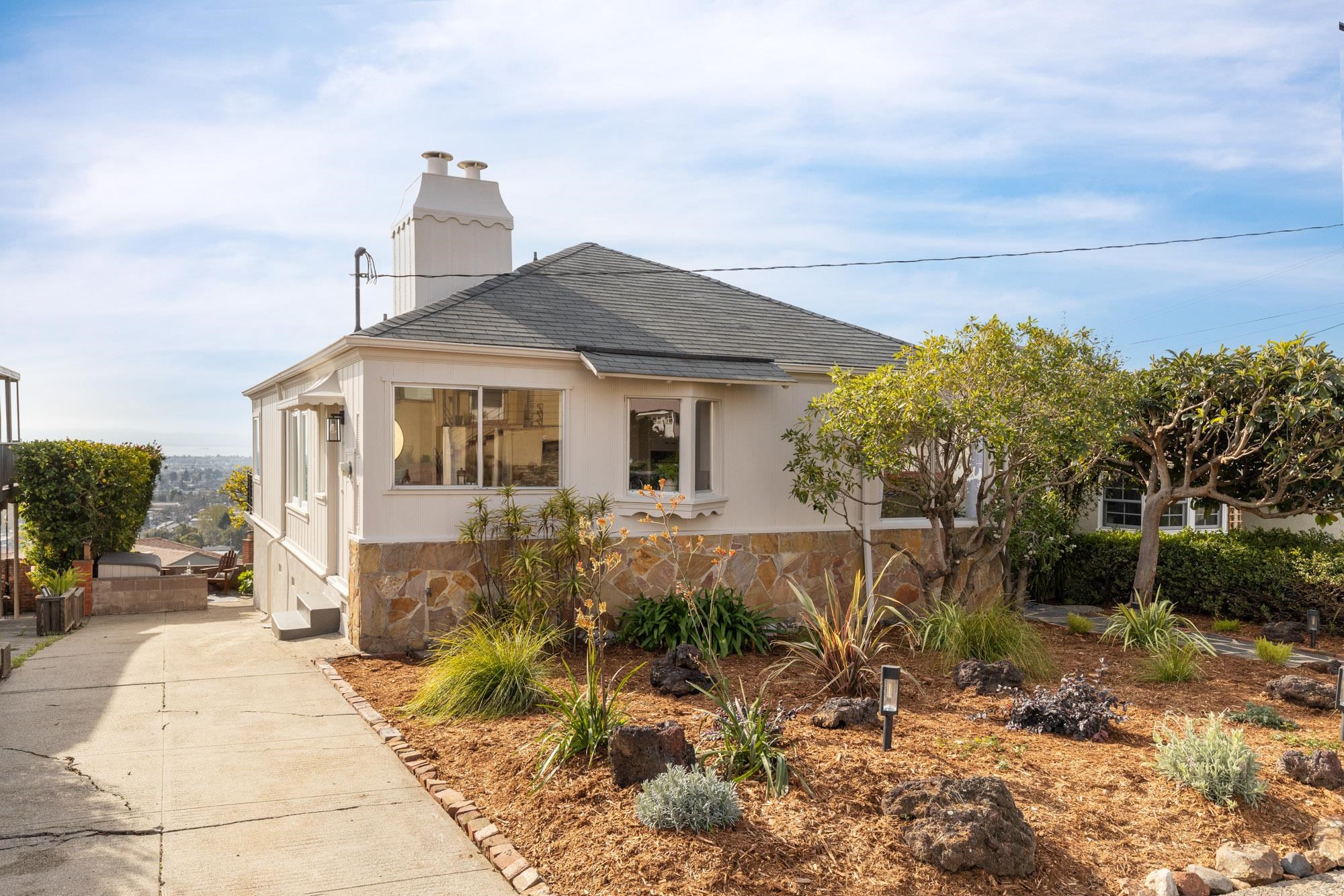 Detail Gallery Image 4 of 59 For 3363 Kiwanis St, Oakland,  CA 94602 - 2 Beds | 1 Baths