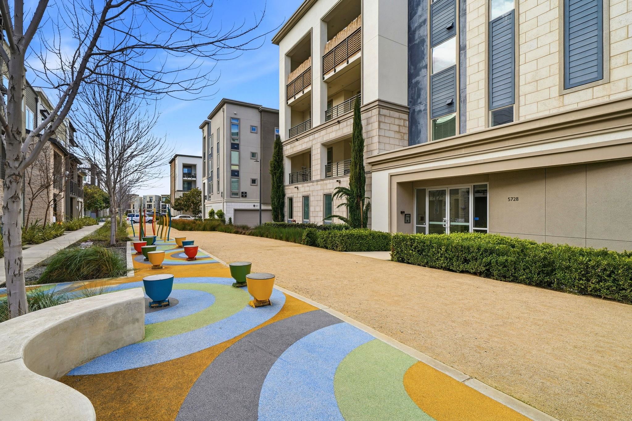 Detail Gallery Image 5 of 44 For 5728 Kemper Place #401,  Dublin,  CA 94568-5555 - 3 Beds | 2 Baths