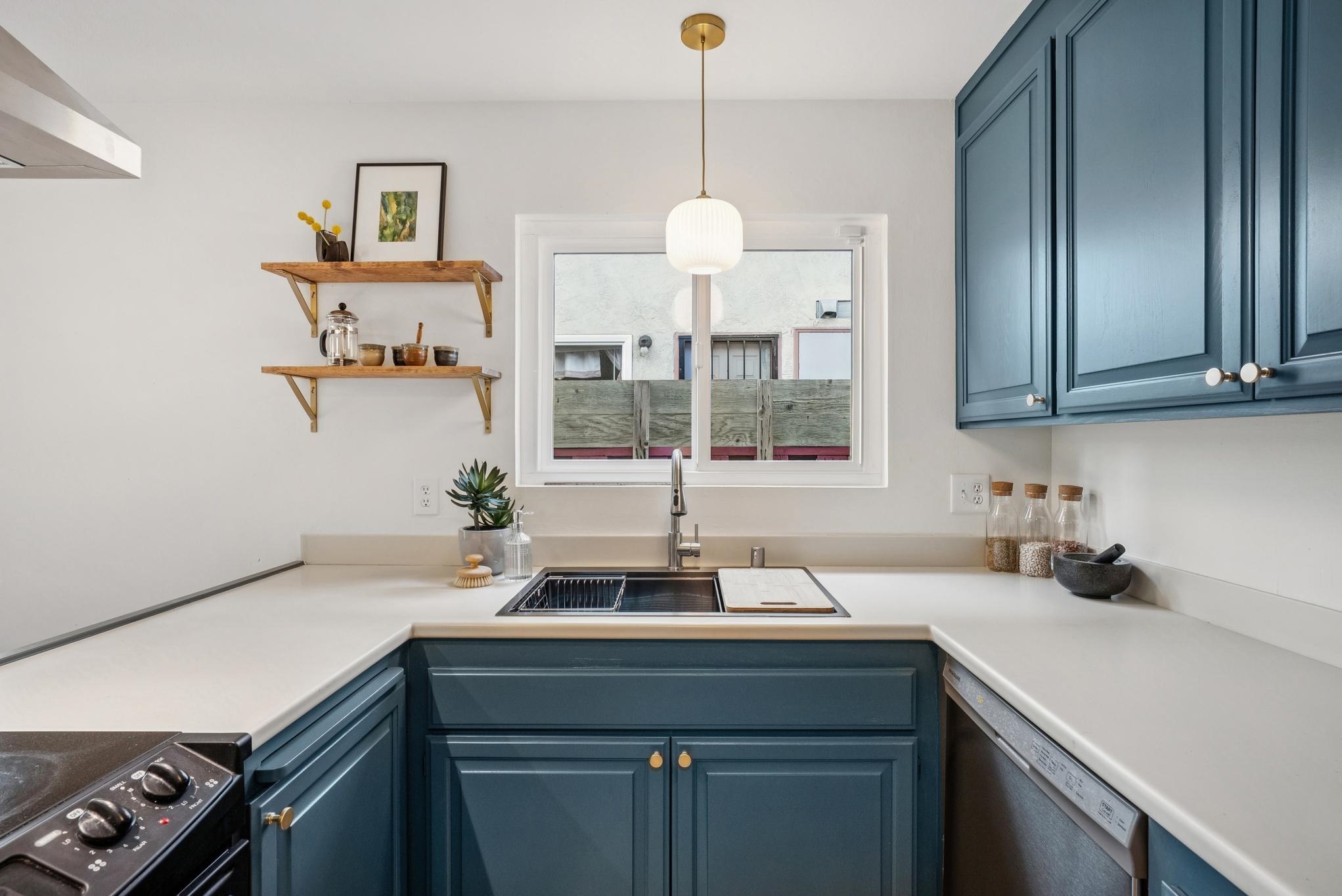 Detail Gallery Image 18 of 58 For 400 Harbor Light Rd, Alameda,  CA 94501 - 4 Beds | 3 Baths