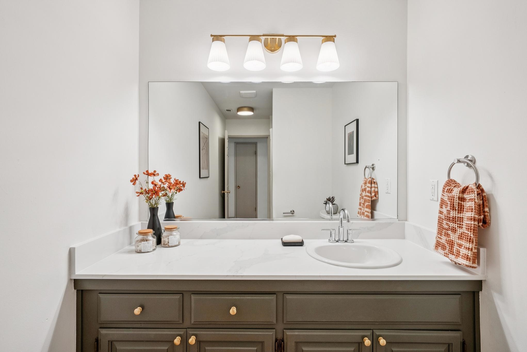 Detail Gallery Image 30 of 58 For 400 Harbor Light Rd, Alameda,  CA 94501 - 4 Beds | 3 Baths