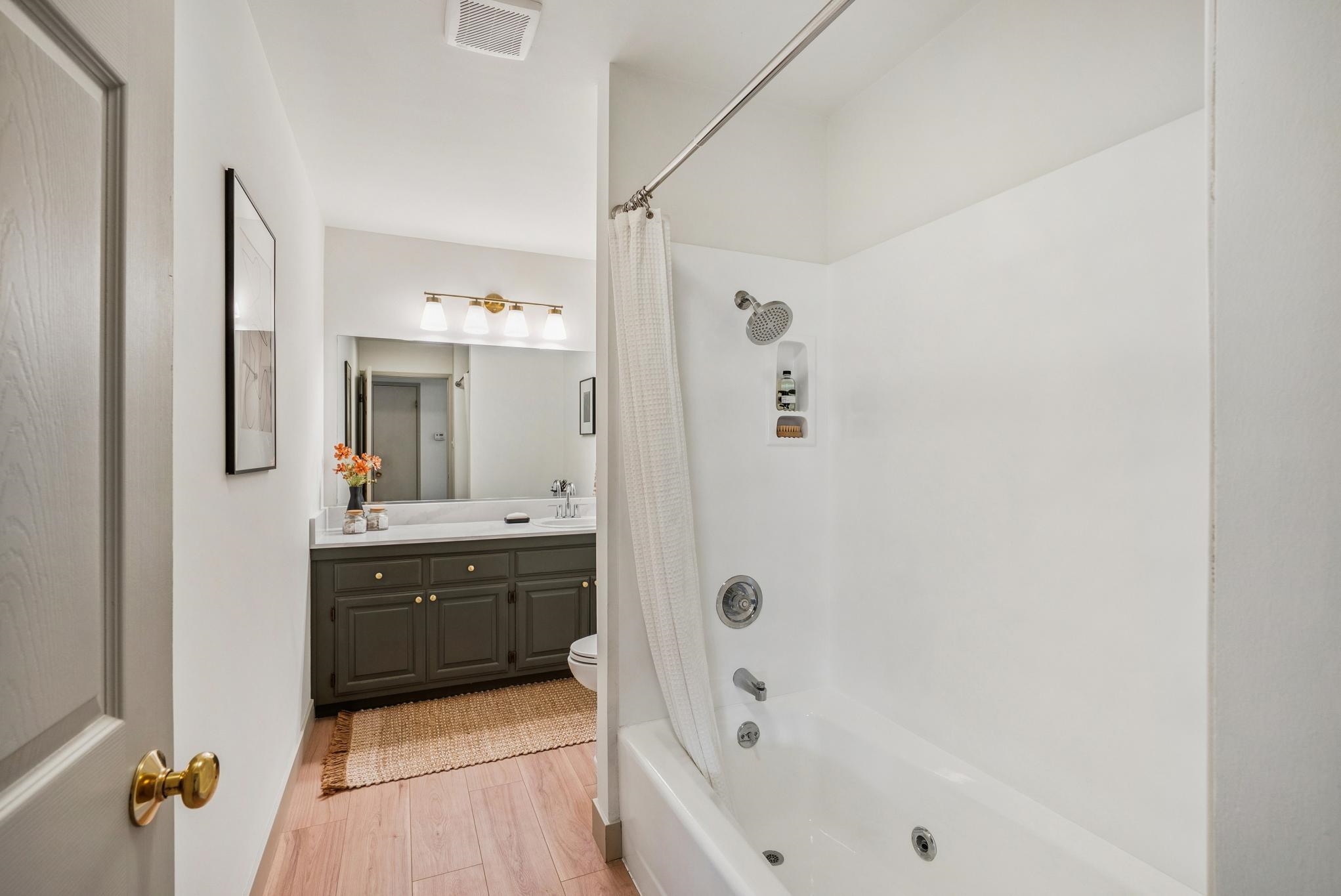 Detail Gallery Image 32 of 58 For 400 Harbor Light Rd, Alameda,  CA 94501 - 4 Beds | 3 Baths