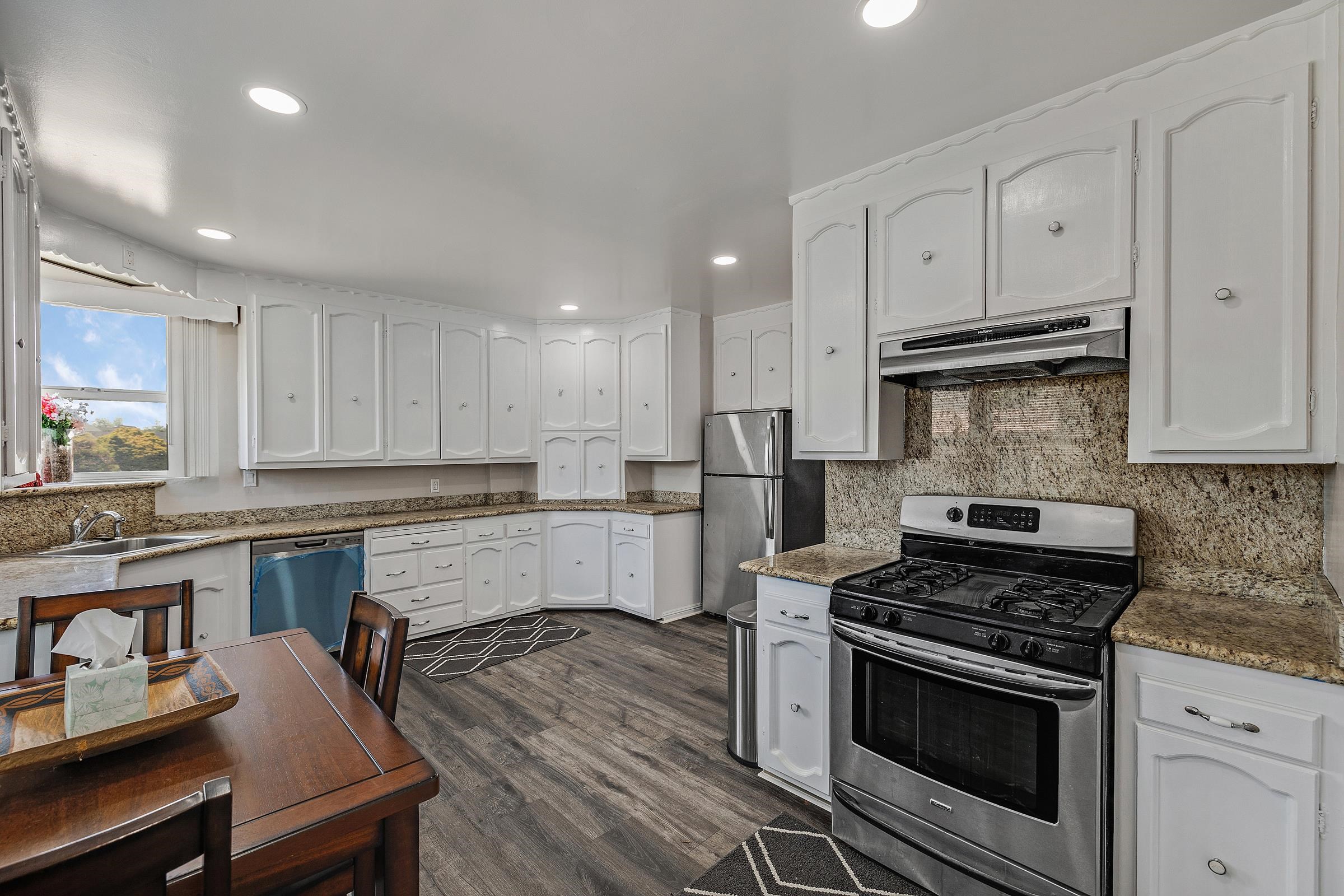 Detail Gallery Image 11 of 27 For 5707 Carberry Ave, Oakland,  CA 94609 - – Beds | – Baths