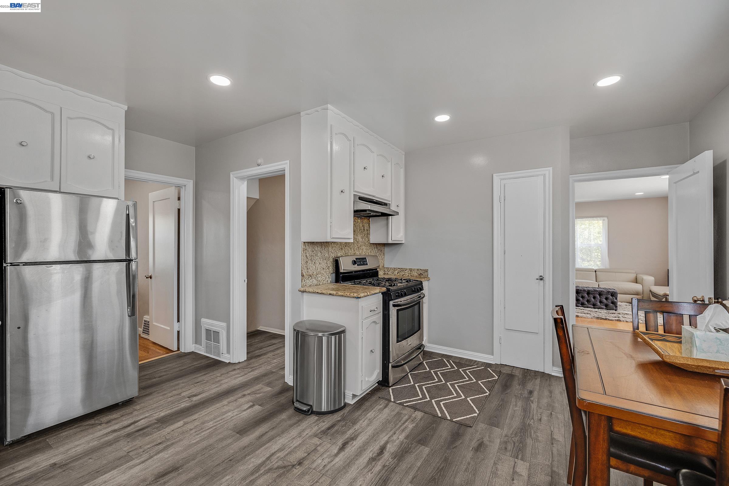 Detail Gallery Image 13 of 27 For 5707 Carberry Ave, Oakland,  CA 94609 - – Beds | – Baths