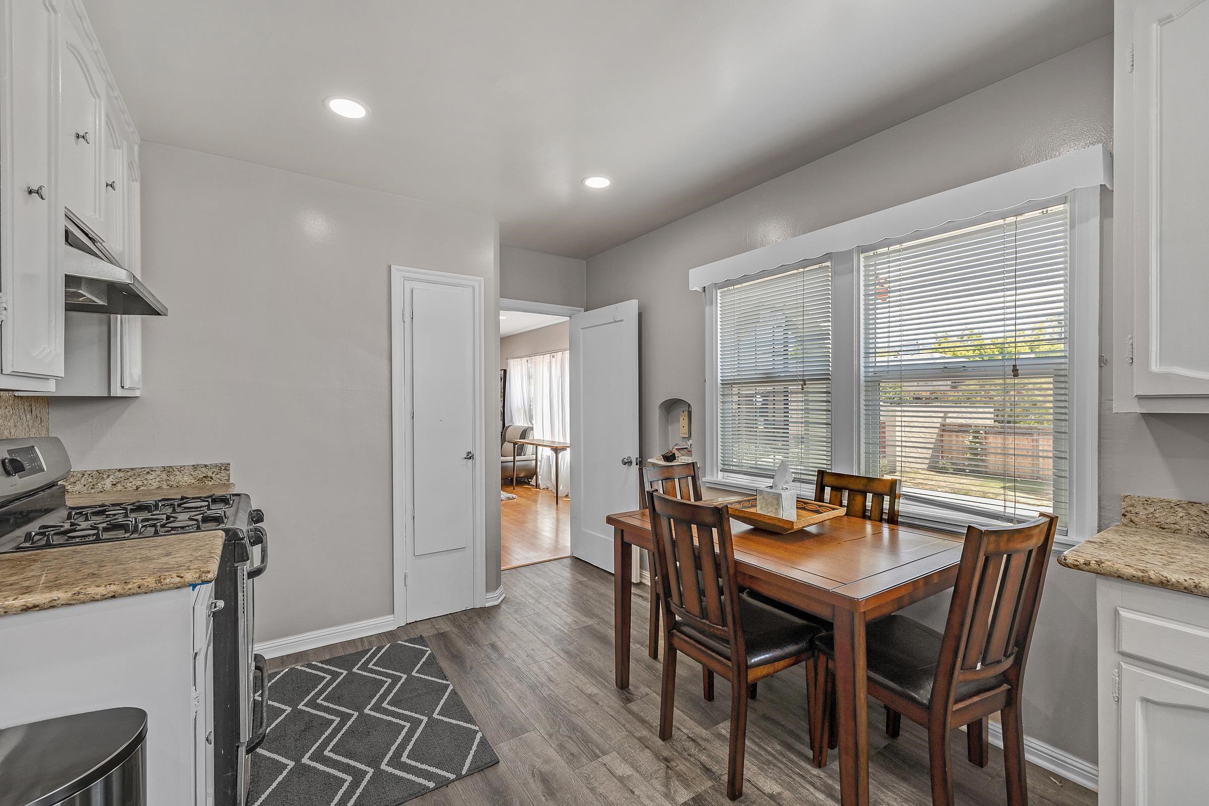 Detail Gallery Image 14 of 27 For 5707 Carberry Ave, Oakland,  CA 94609 - – Beds | – Baths