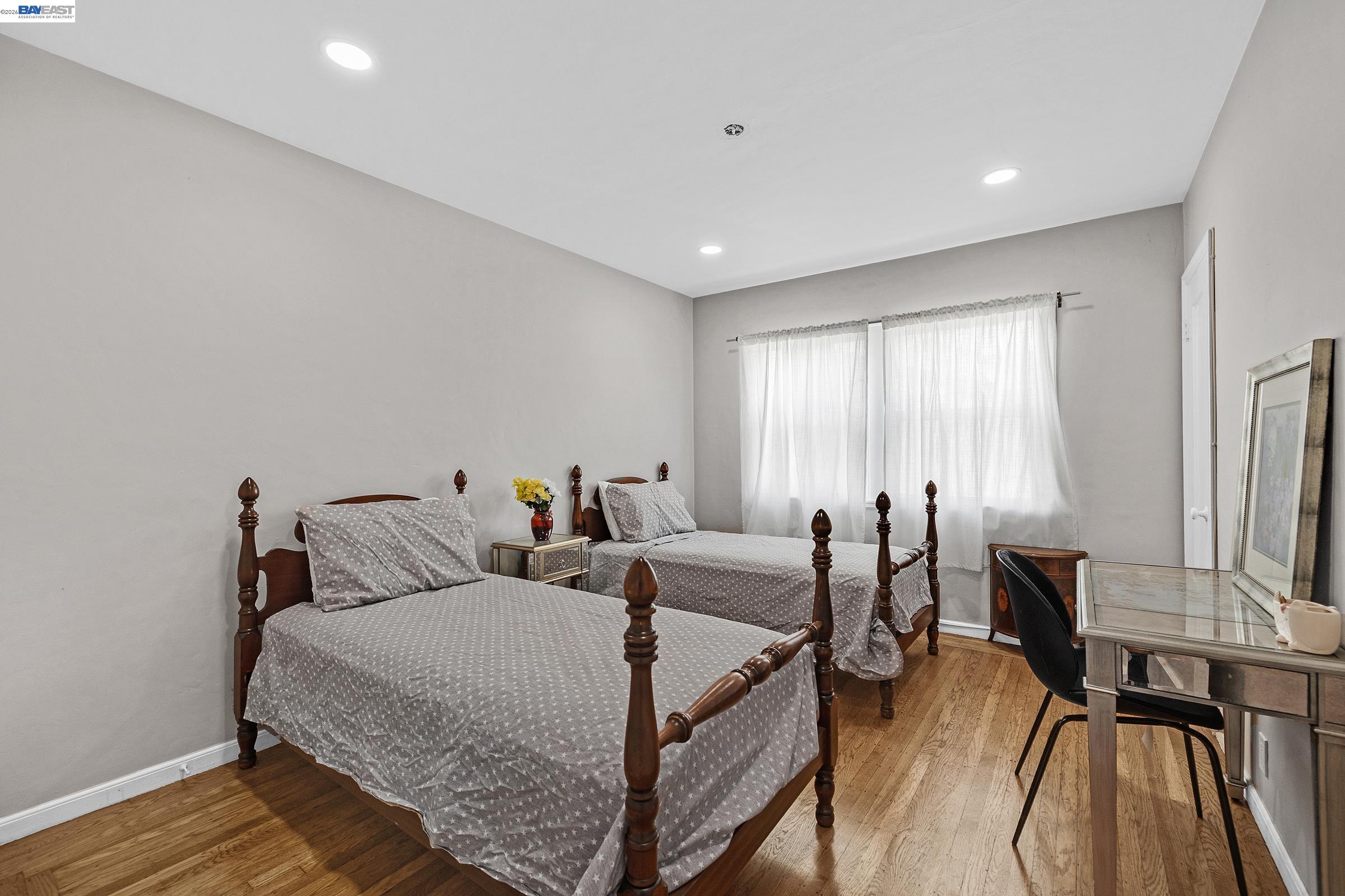 Detail Gallery Image 18 of 27 For 5707 Carberry Ave, Oakland,  CA 94609 - – Beds | – Baths