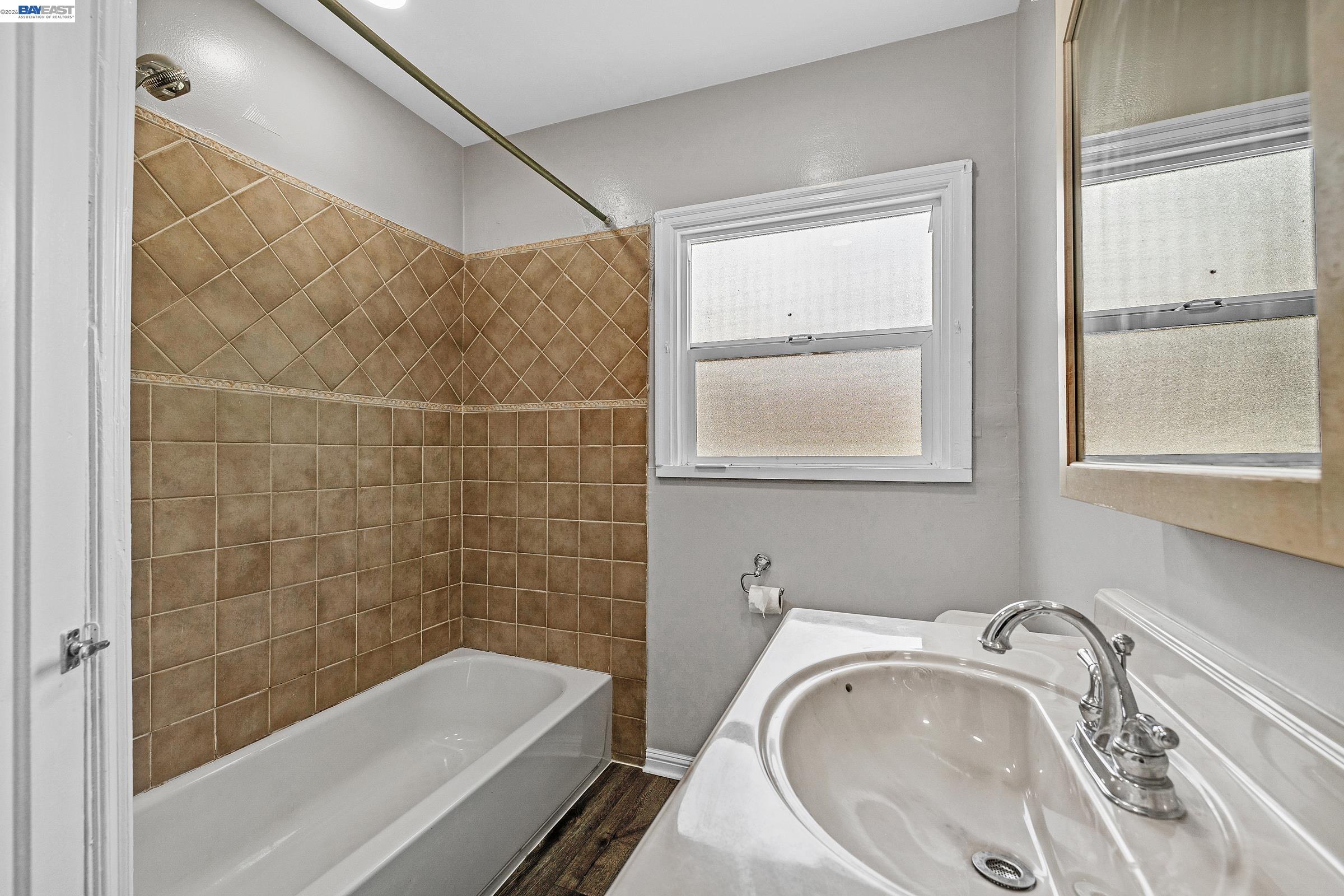 Detail Gallery Image 19 of 27 For 5707 Carberry Ave, Oakland,  CA 94609 - – Beds | – Baths