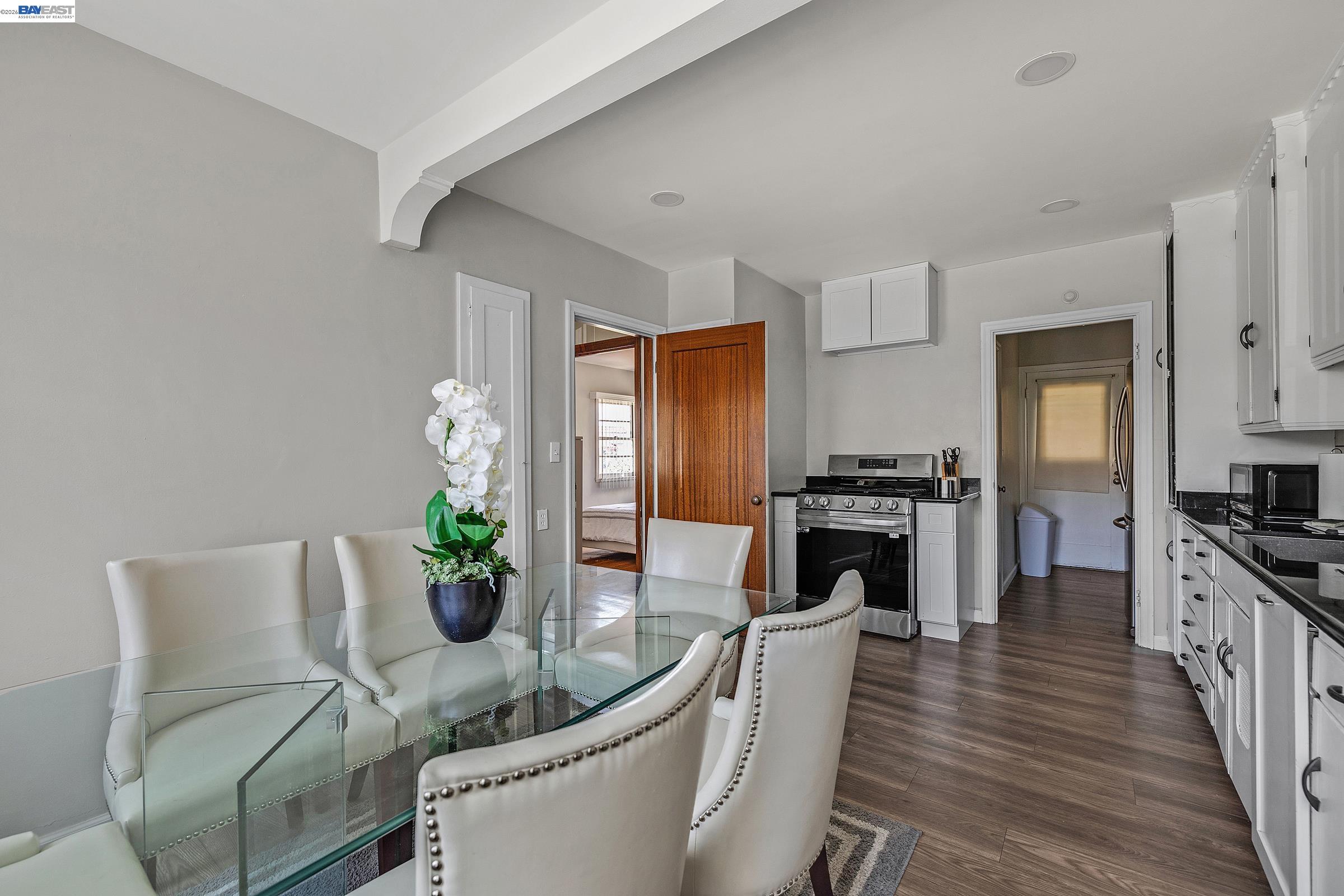 Detail Gallery Image 24 of 27 For 5707 Carberry Ave, Oakland,  CA 94609 - – Beds | – Baths