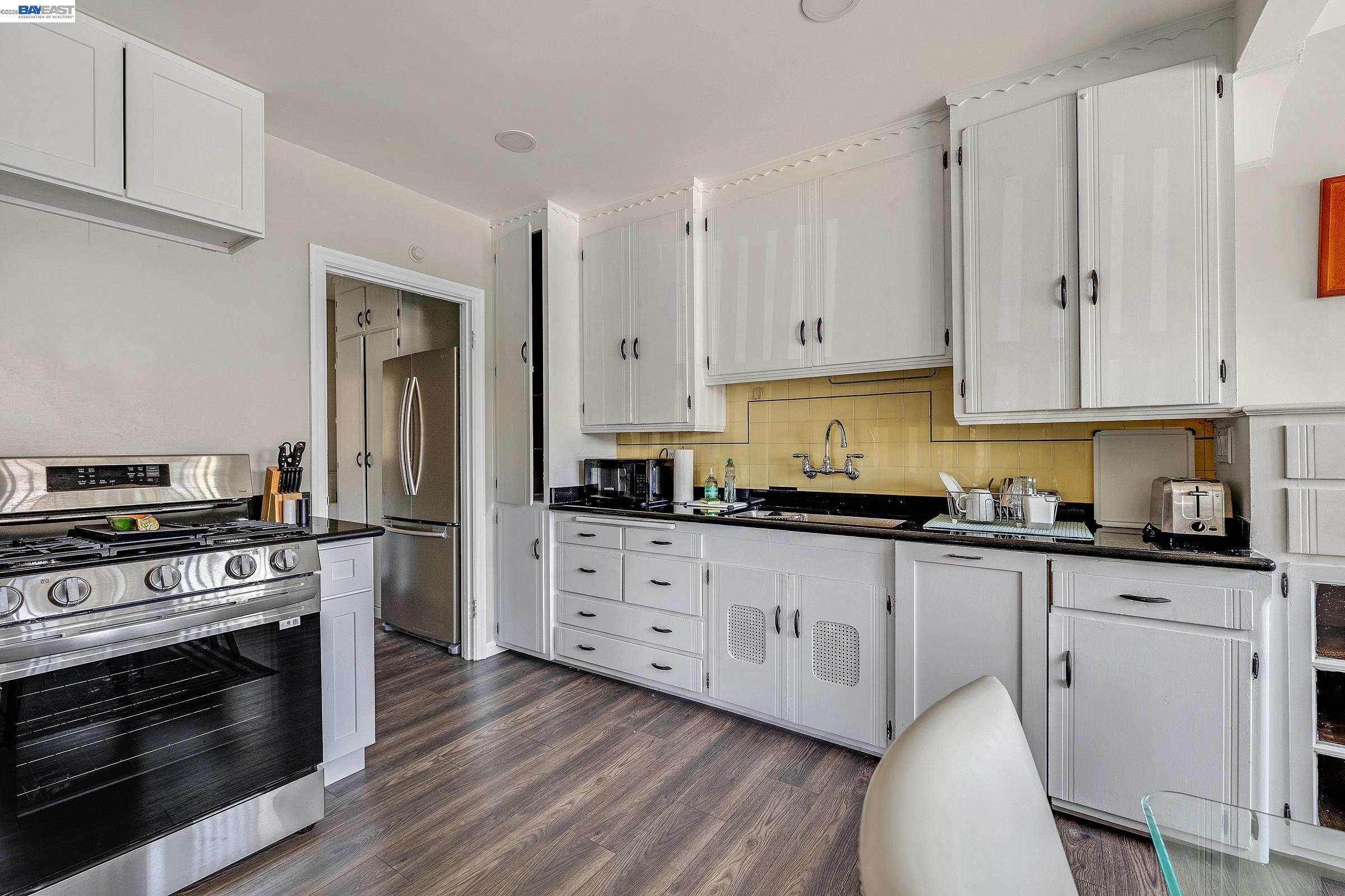 Detail Gallery Image 25 of 27 For 5707 Carberry Ave, Oakland,  CA 94609 - – Beds | – Baths