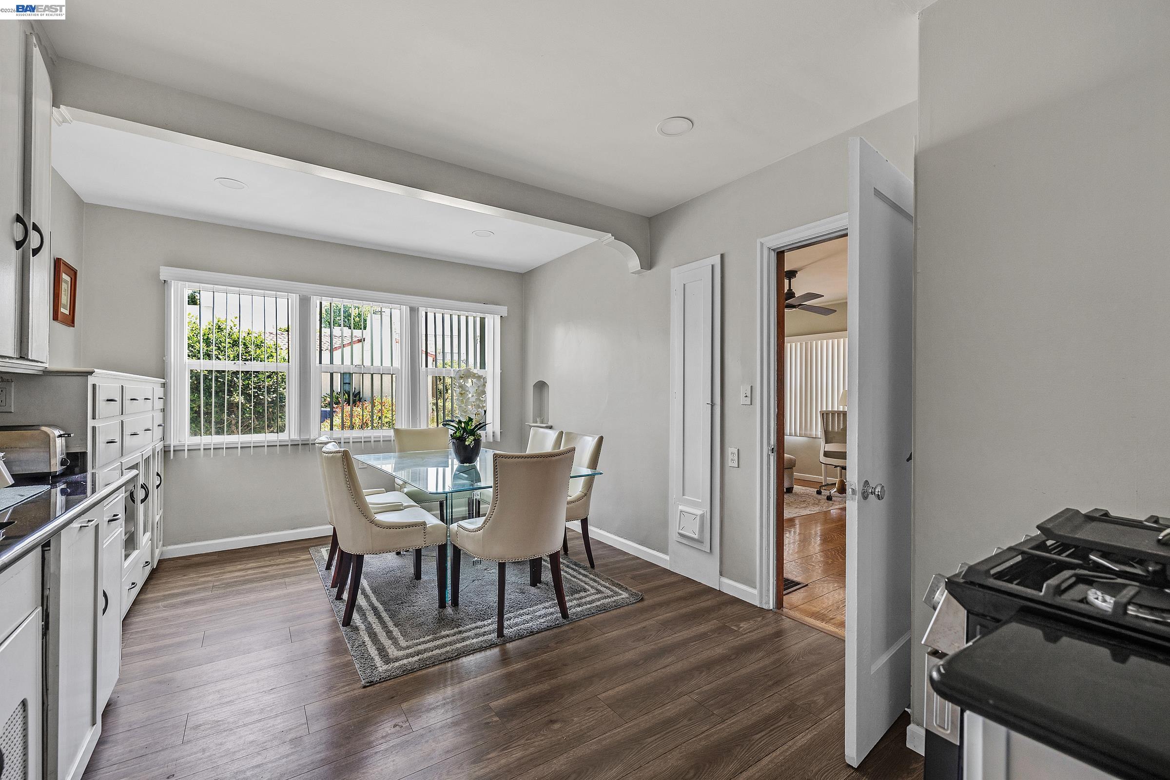 Detail Gallery Image 26 of 27 For 5707 Carberry Ave, Oakland,  CA 94609 - – Beds | – Baths