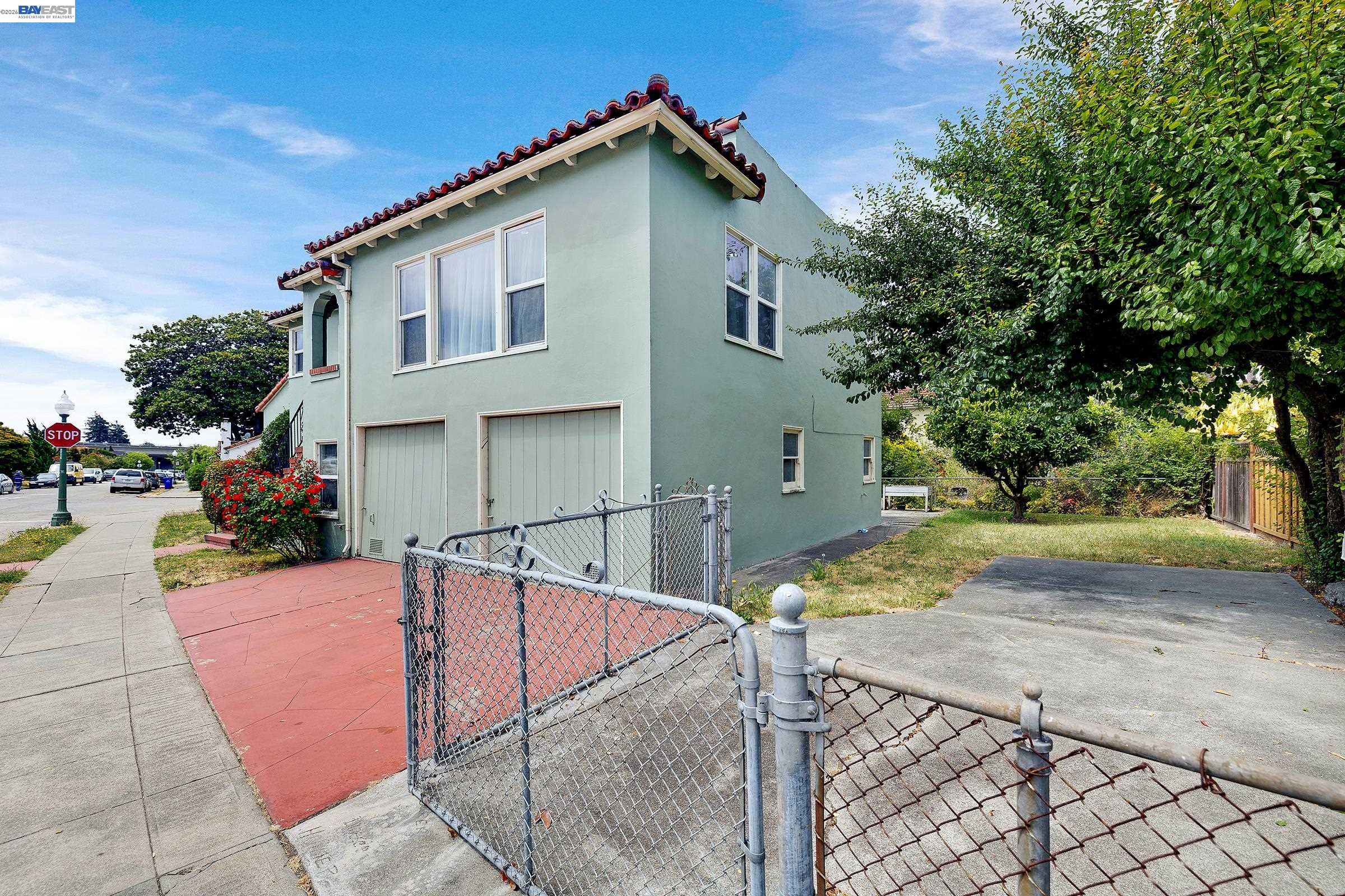 Detail Gallery Image 6 of 27 For 5707 Carberry Ave, Oakland,  CA 94609 - – Beds | – Baths