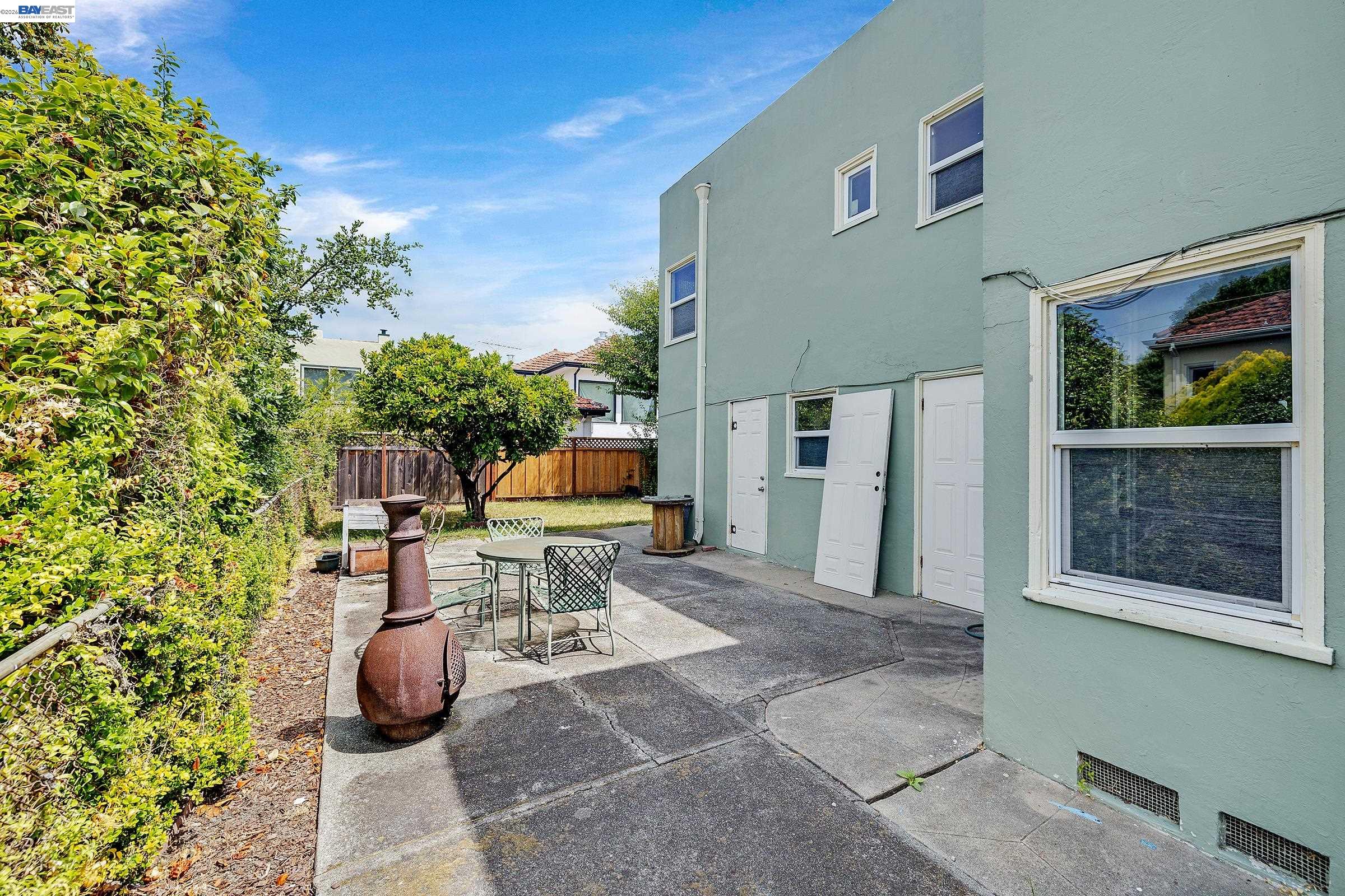 Detail Gallery Image 7 of 27 For 5707 Carberry Ave, Oakland,  CA 94609 - – Beds | – Baths