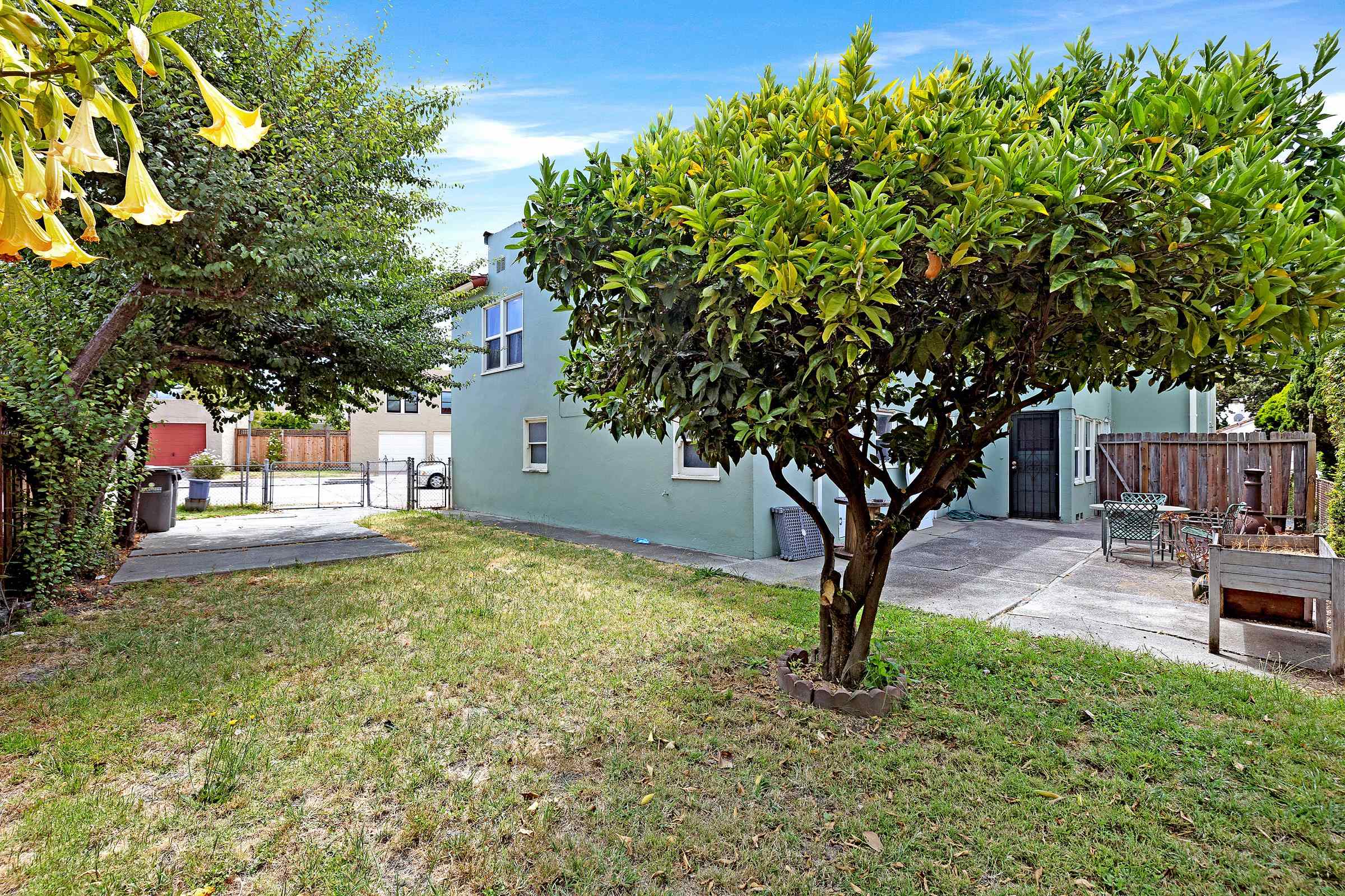 Detail Gallery Image 8 of 27 For 5707 Carberry Ave, Oakland,  CA 94609 - – Beds | – Baths