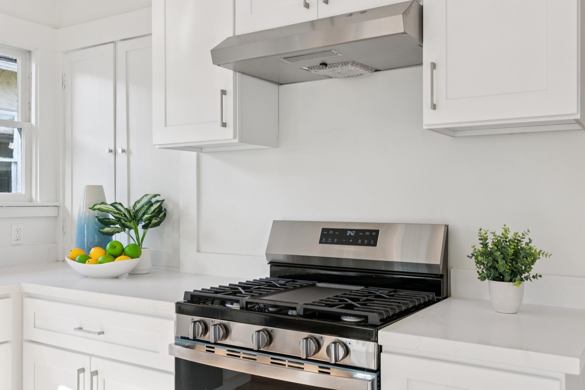 Detail Gallery Image 19 of 39 For 2457 Scenic Ave, Oakland,  CA 94602 - 2 Beds | 1 Baths