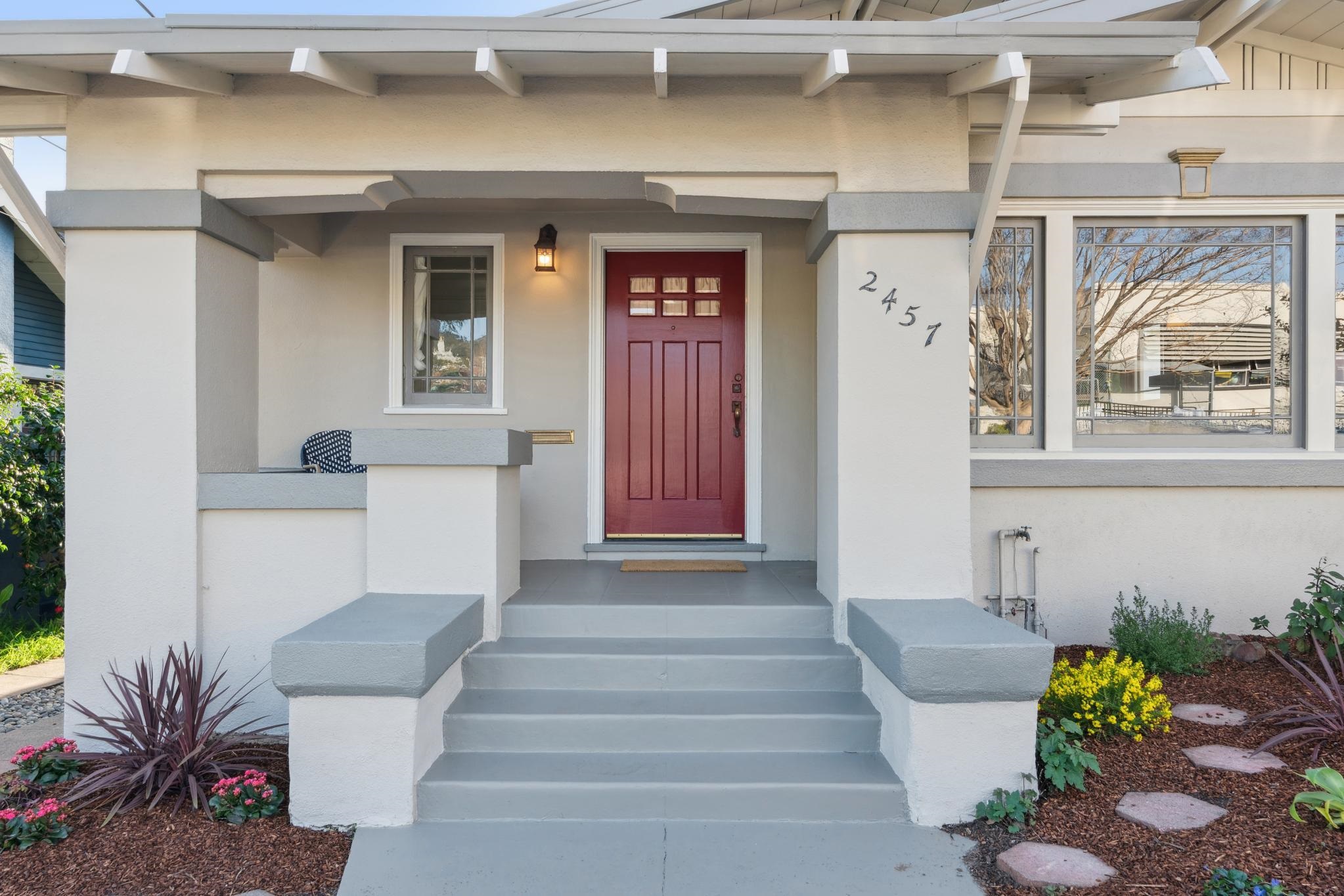 Detail Gallery Image 4 of 39 For 2457 Scenic Ave, Oakland,  CA 94602 - 2 Beds | 1 Baths