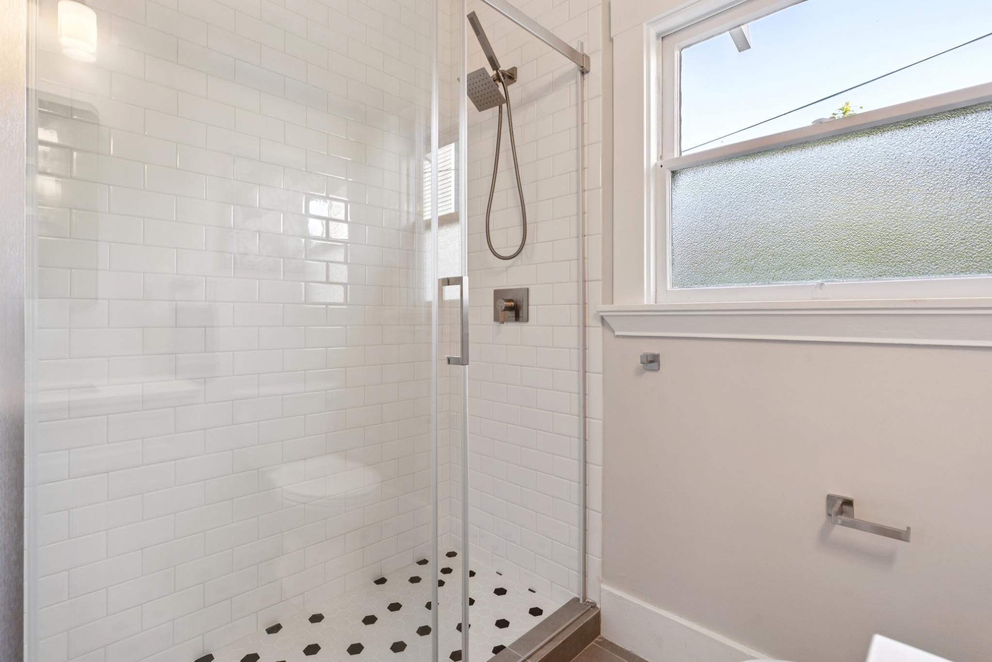 Detail Gallery Image 31 of 39 For 2457 Scenic Ave, Oakland,  CA 94602 - 2 Beds | 1 Baths