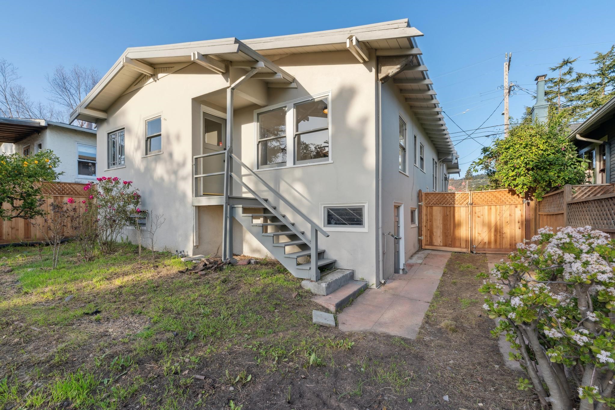 Detail Gallery Image 34 of 39 For 2457 Scenic Ave, Oakland,  CA 94602 - 2 Beds | 1 Baths