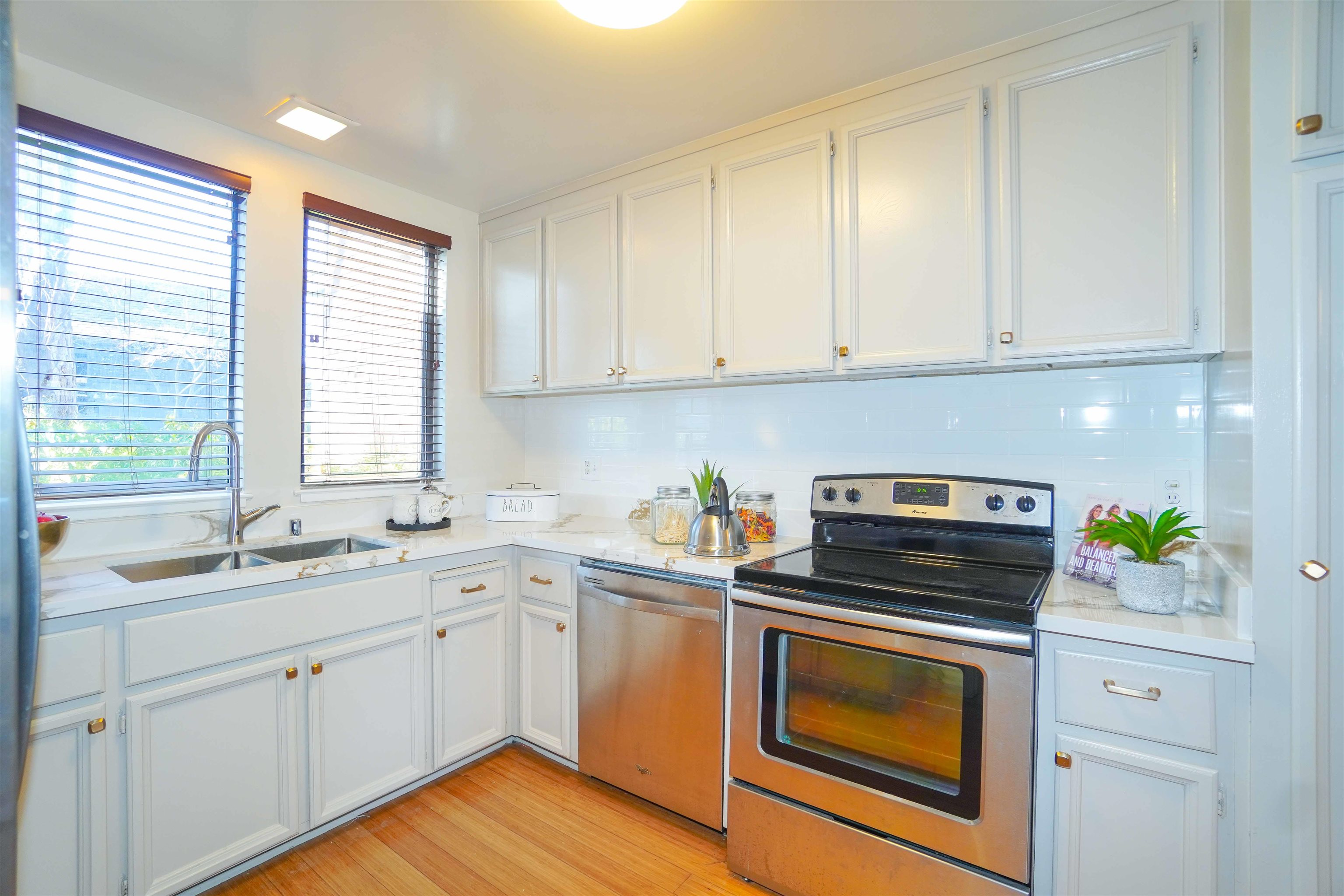 Detail Gallery Image 10 of 49 For 123 Buckelew St, Sausalito,  CA 94965 - 3 Beds | 2/1 Baths