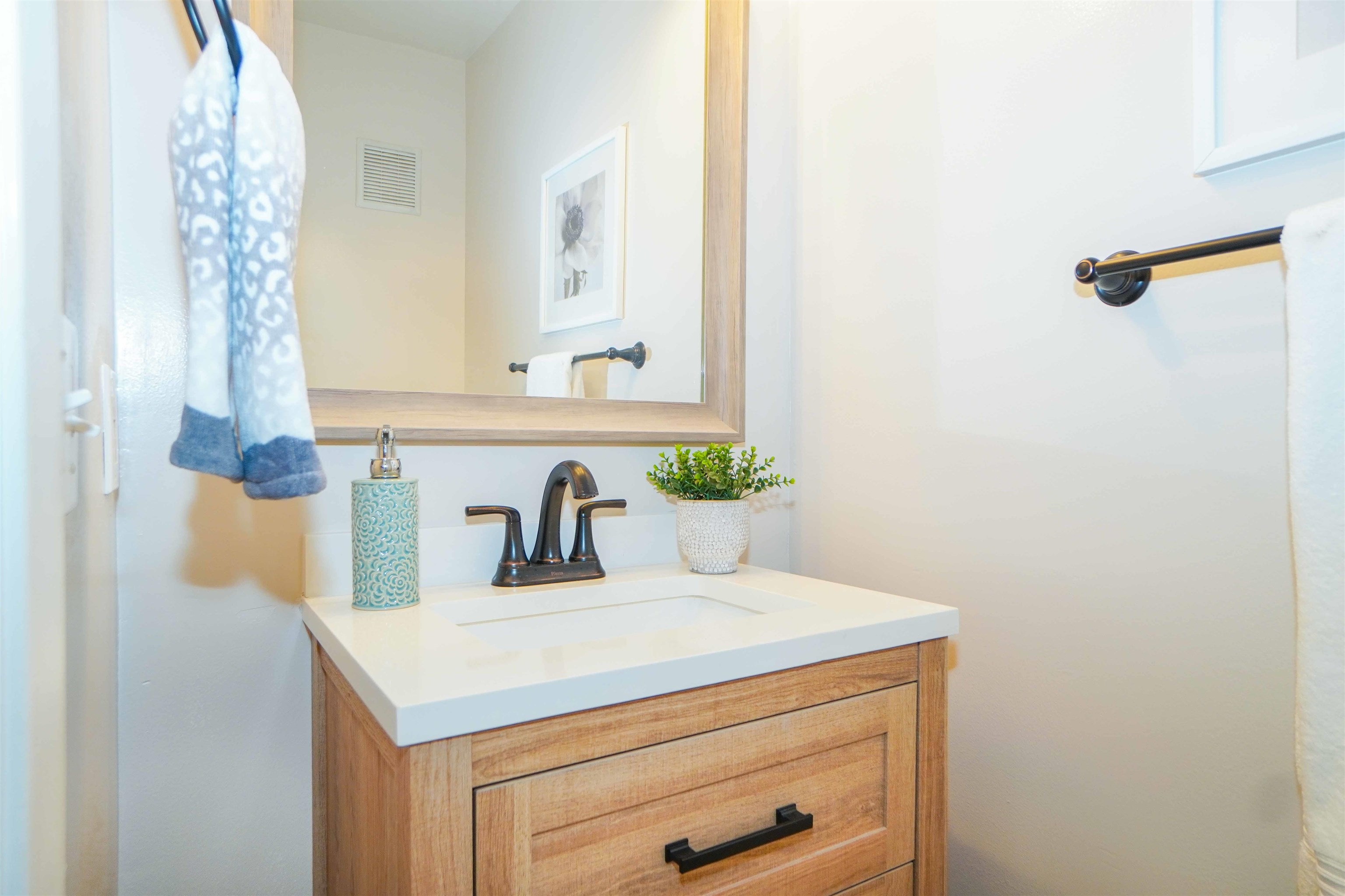 Detail Gallery Image 13 of 49 For 123 Buckelew St, Sausalito,  CA 94965 - 3 Beds | 2/1 Baths