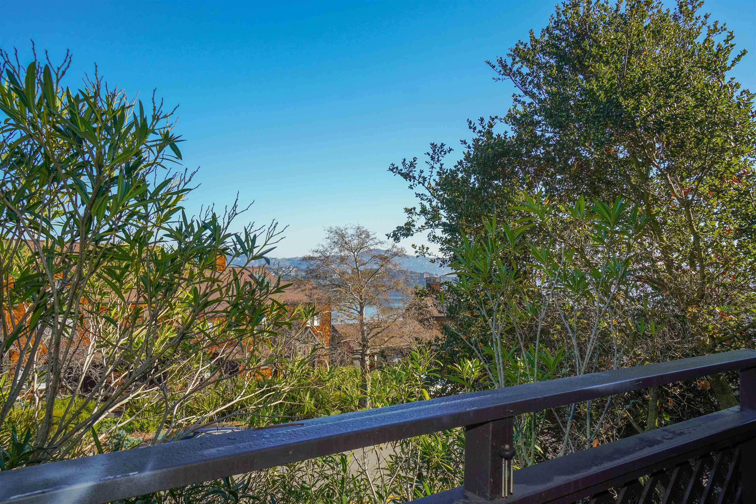 Detail Gallery Image 21 of 49 For 123 Buckelew St, Sausalito,  CA 94965 - 3 Beds | 2/1 Baths