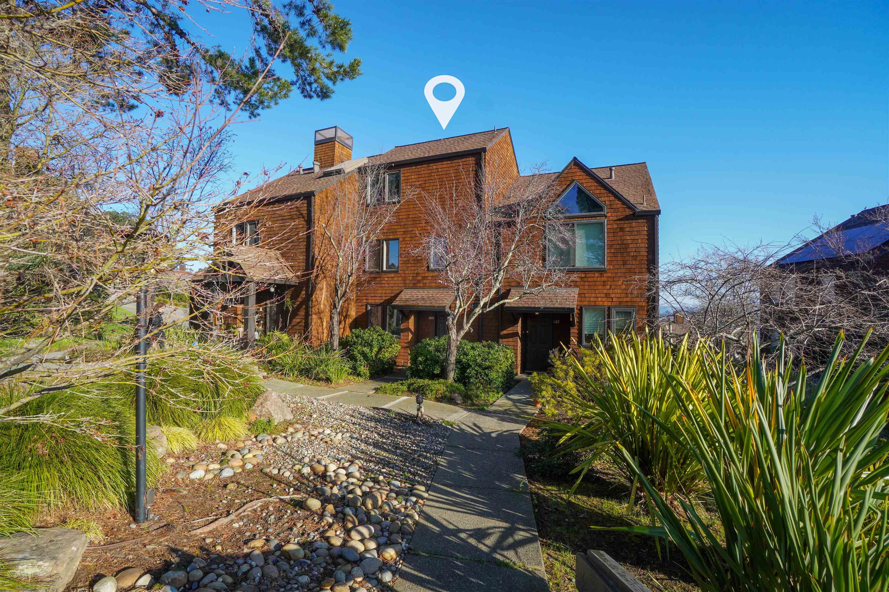 Detail Gallery Image 4 of 49 For 123 Buckelew St, Sausalito,  CA 94965 - 3 Beds | 2/1 Baths