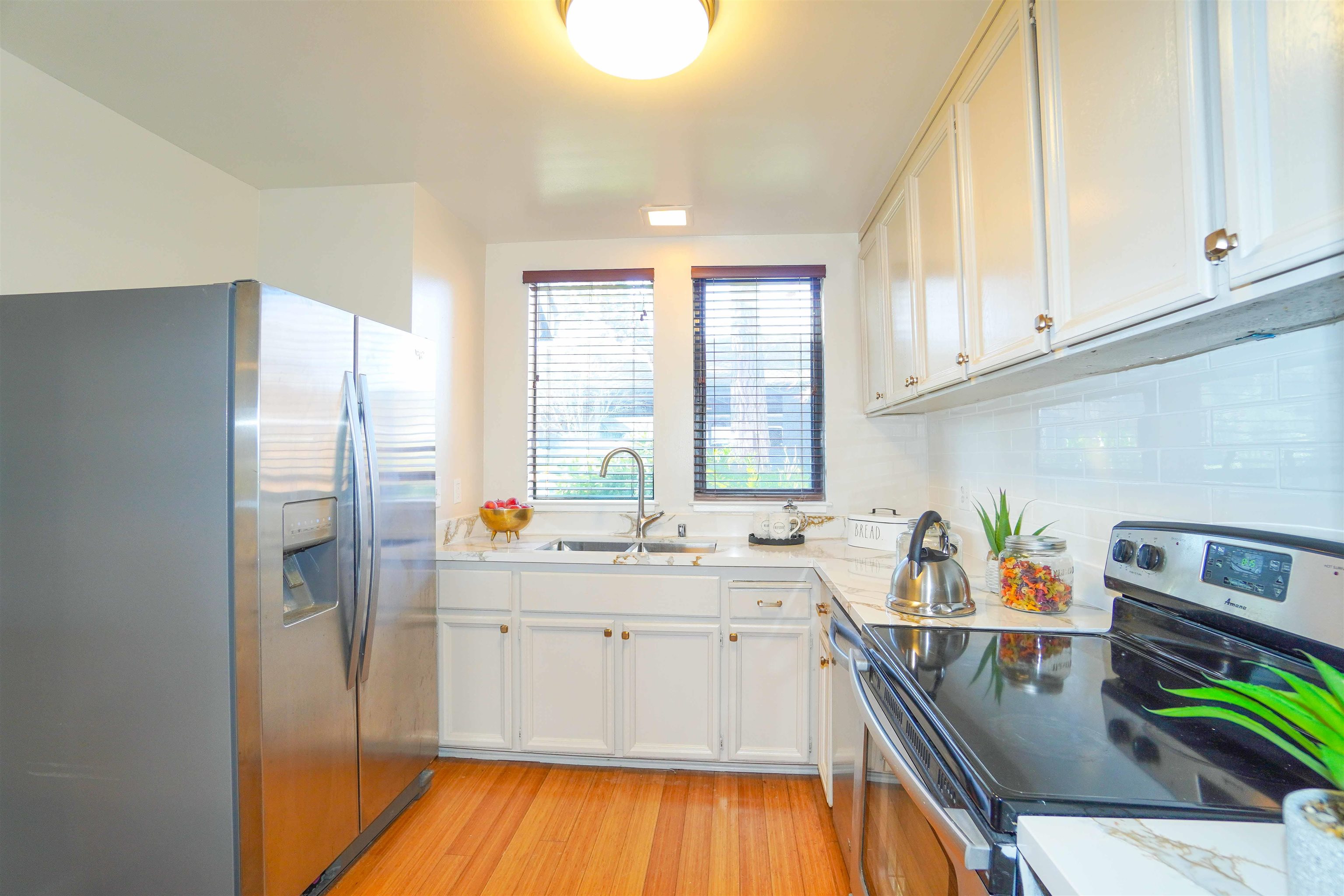 Detail Gallery Image 9 of 49 For 123 Buckelew St, Sausalito,  CA 94965 - 3 Beds | 2/1 Baths