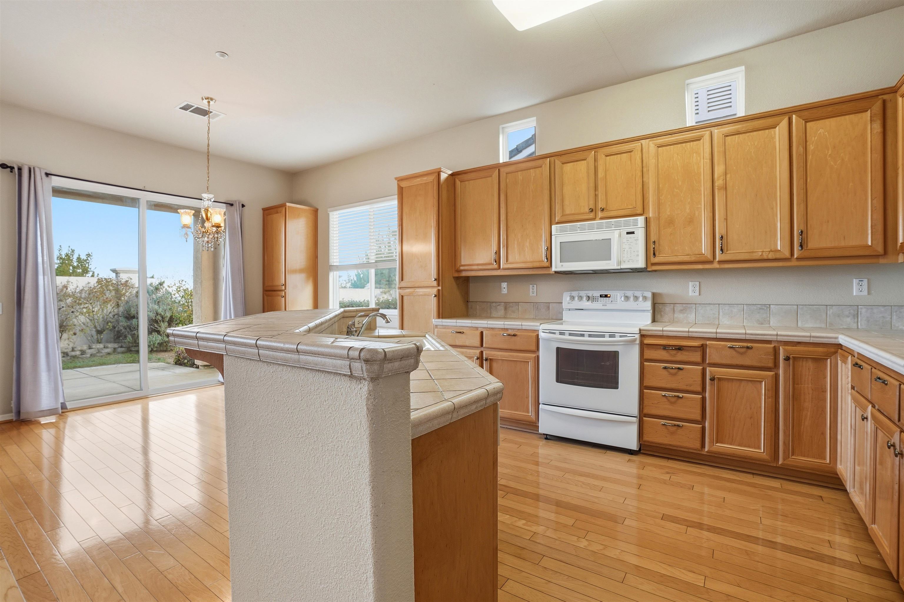 Detail Gallery Image 12 of 33 For 1036 Bismarck Ter, Brentwood,  CA 94513 - 2 Beds | 2/1 Baths