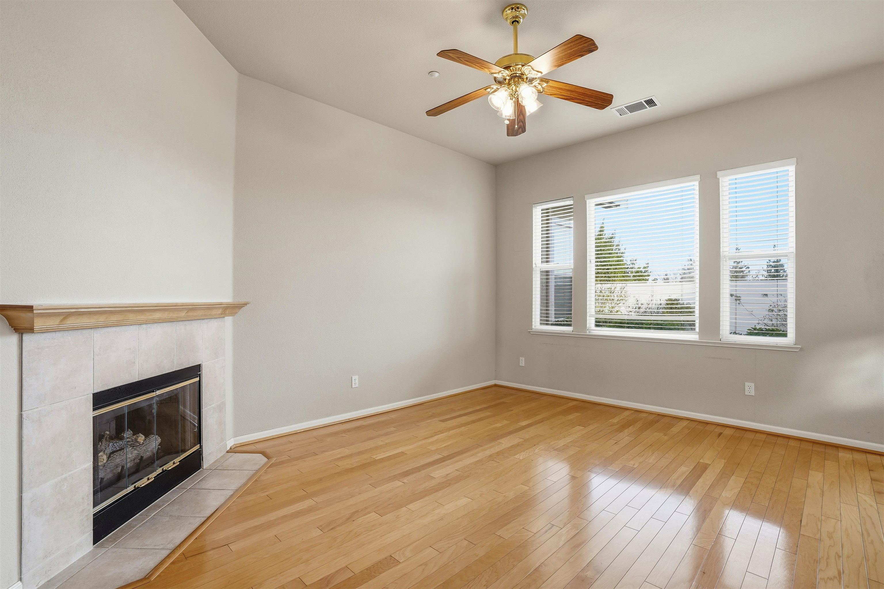 Detail Gallery Image 8 of 33 For 1036 Bismarck Ter, Brentwood,  CA 94513 - 2 Beds | 2/1 Baths