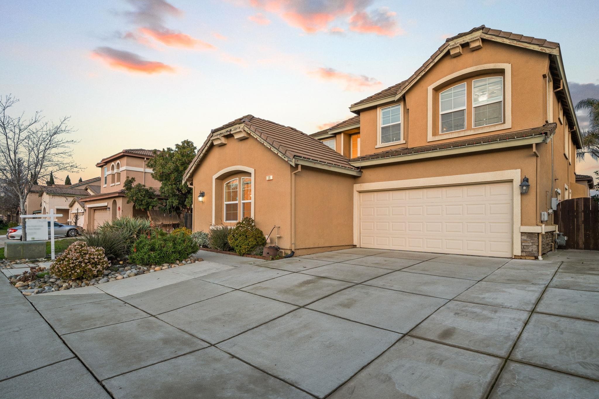 Detail Gallery Image 3 of 40 For 30 Renoir Ct, Oakley,  CA 94561 - 5 Beds | 3 Baths