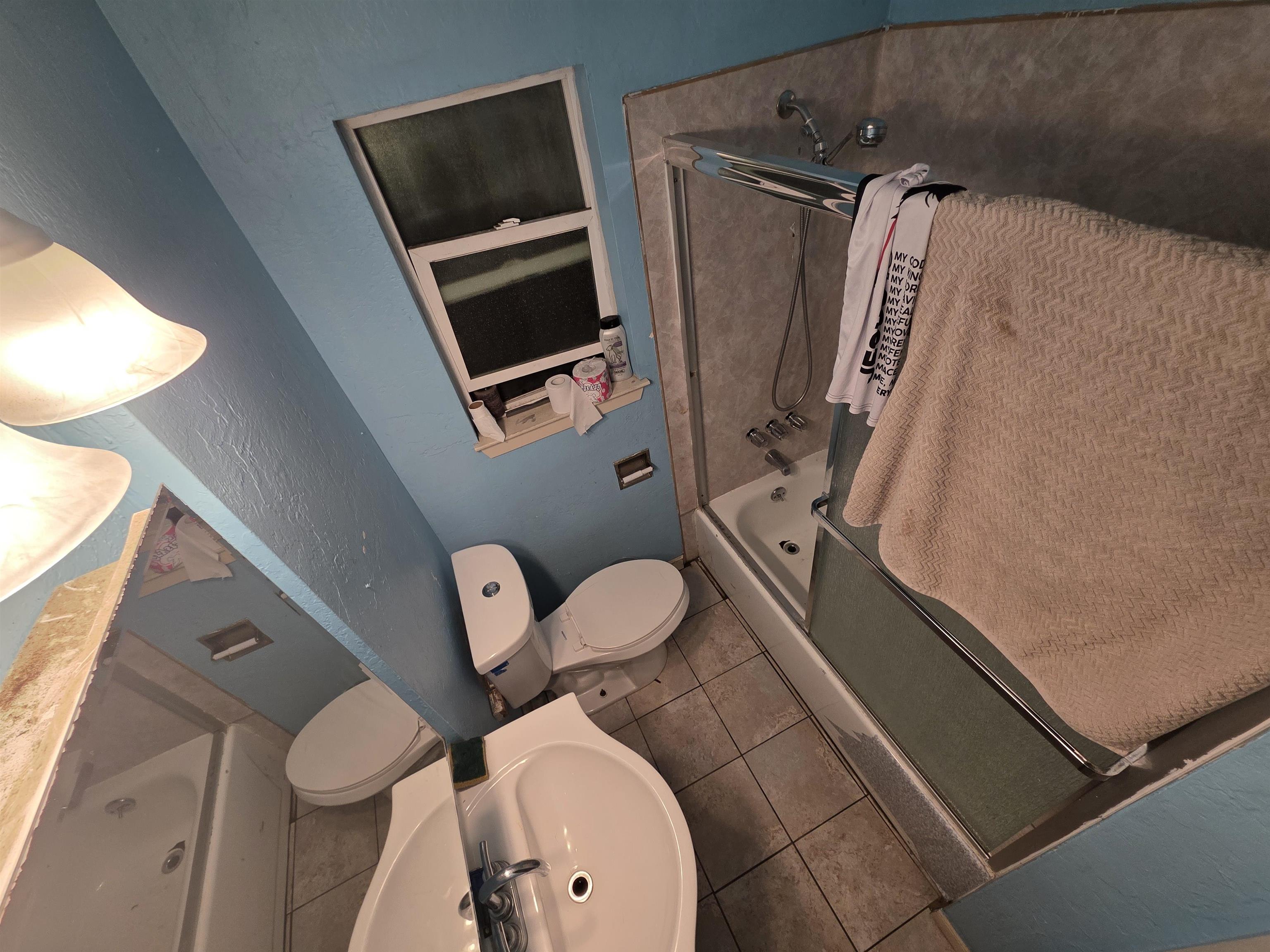 Detail Gallery Image 2 of 18 For 1823 Church St, Oakland,  CA 94621 - 2 Beds | 2 Baths