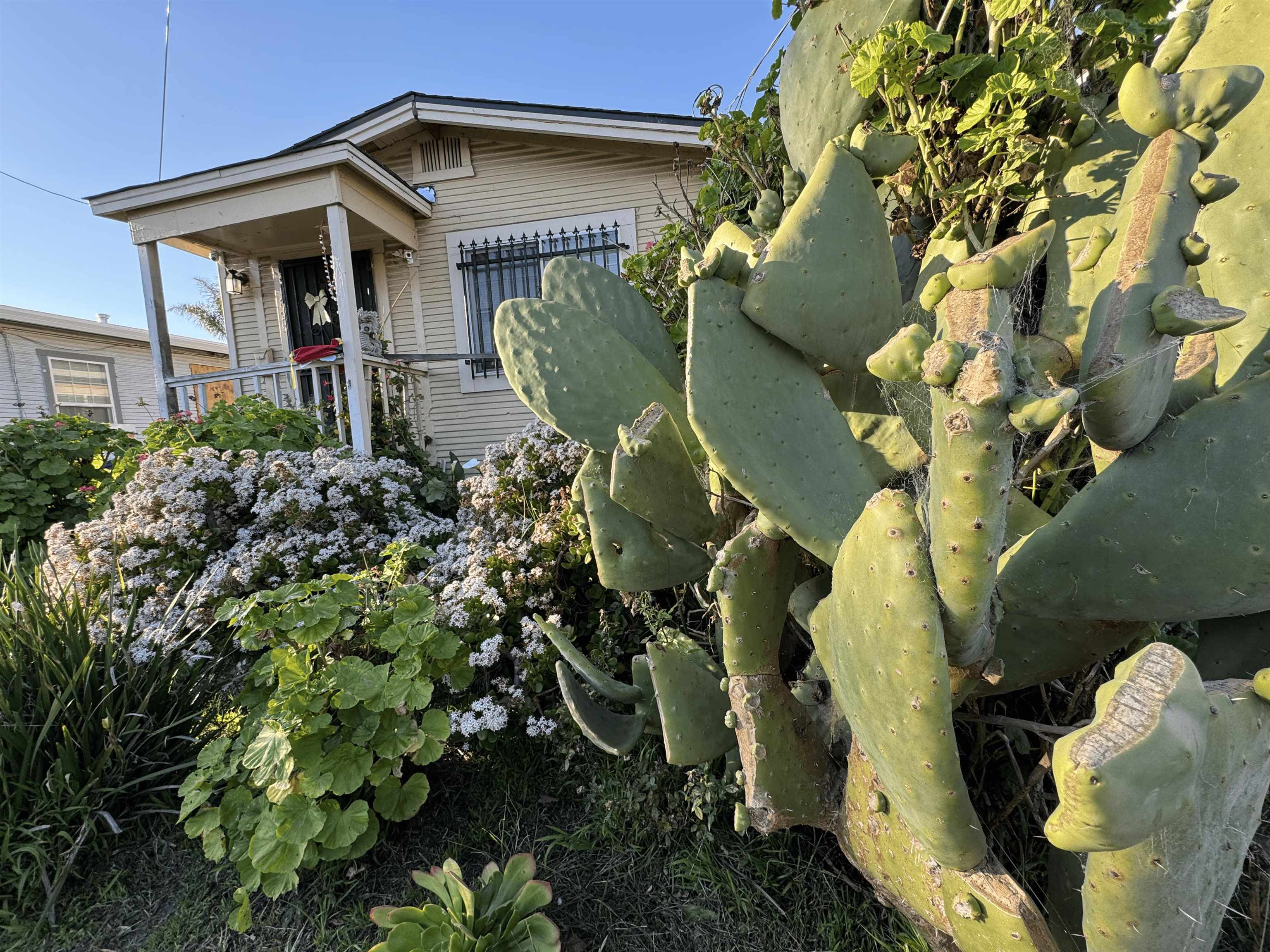 Detail Gallery Image 13 of 15 For 1823 Church St, Oakland,  CA 94621 - 2 Beds | 2 Baths